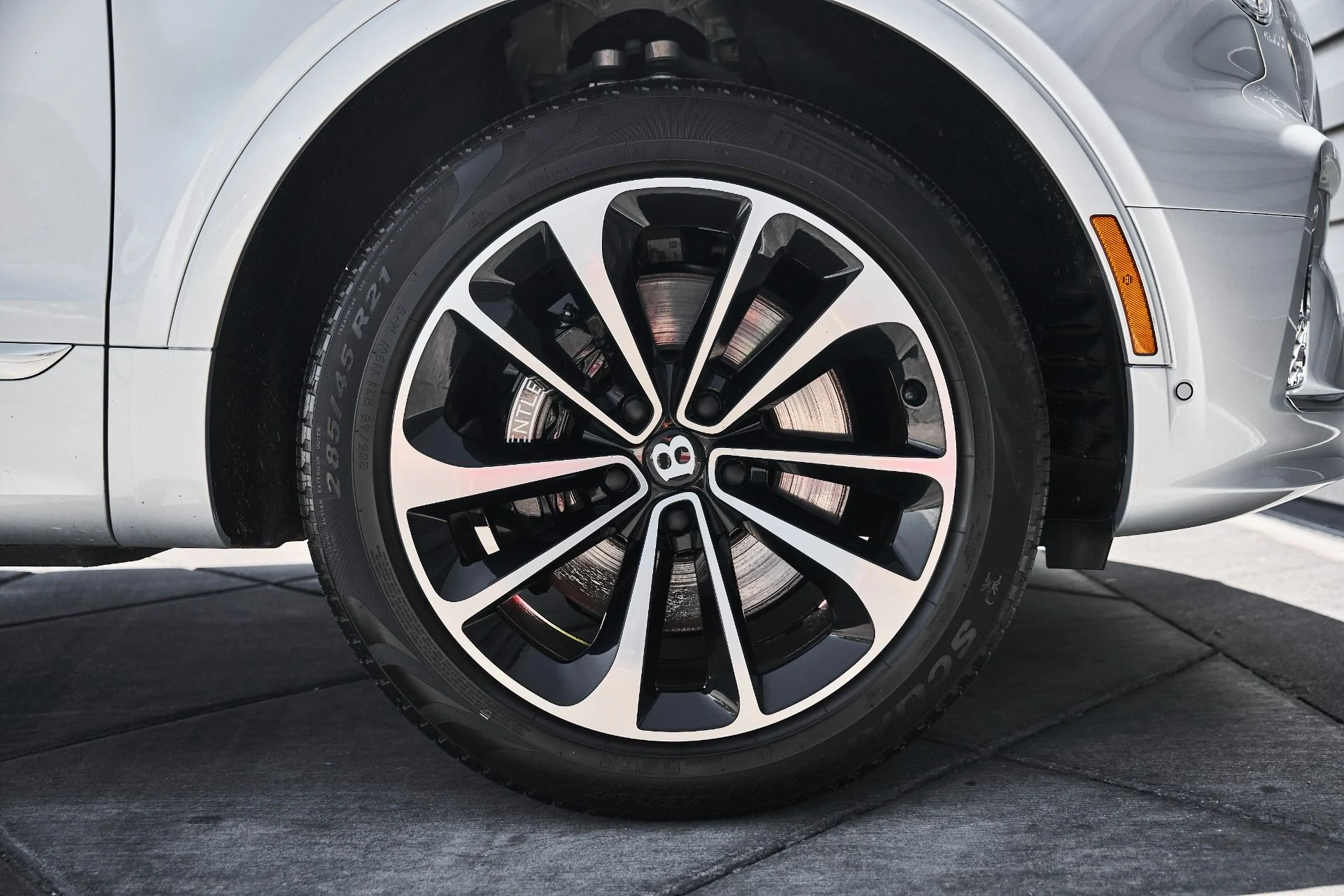 mph018_4140391745_Used_2021_Bentley_Bentayga_V8_1781574932_43410985b2