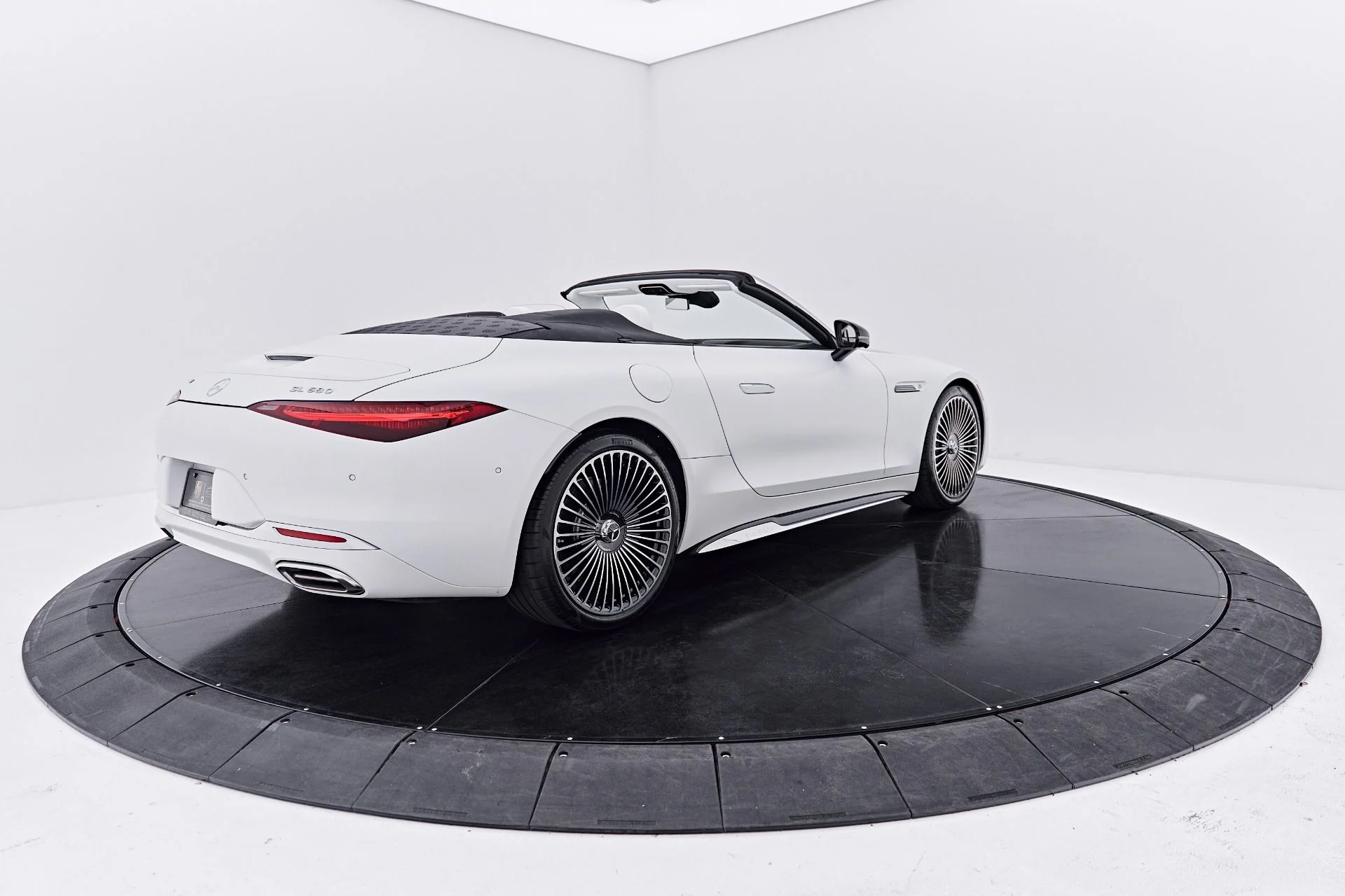 mph018_4142141106_Used_2026_Mercedes_Benz_SL_Class_Maybach_SL_680_1790357660_e52e3e3f15