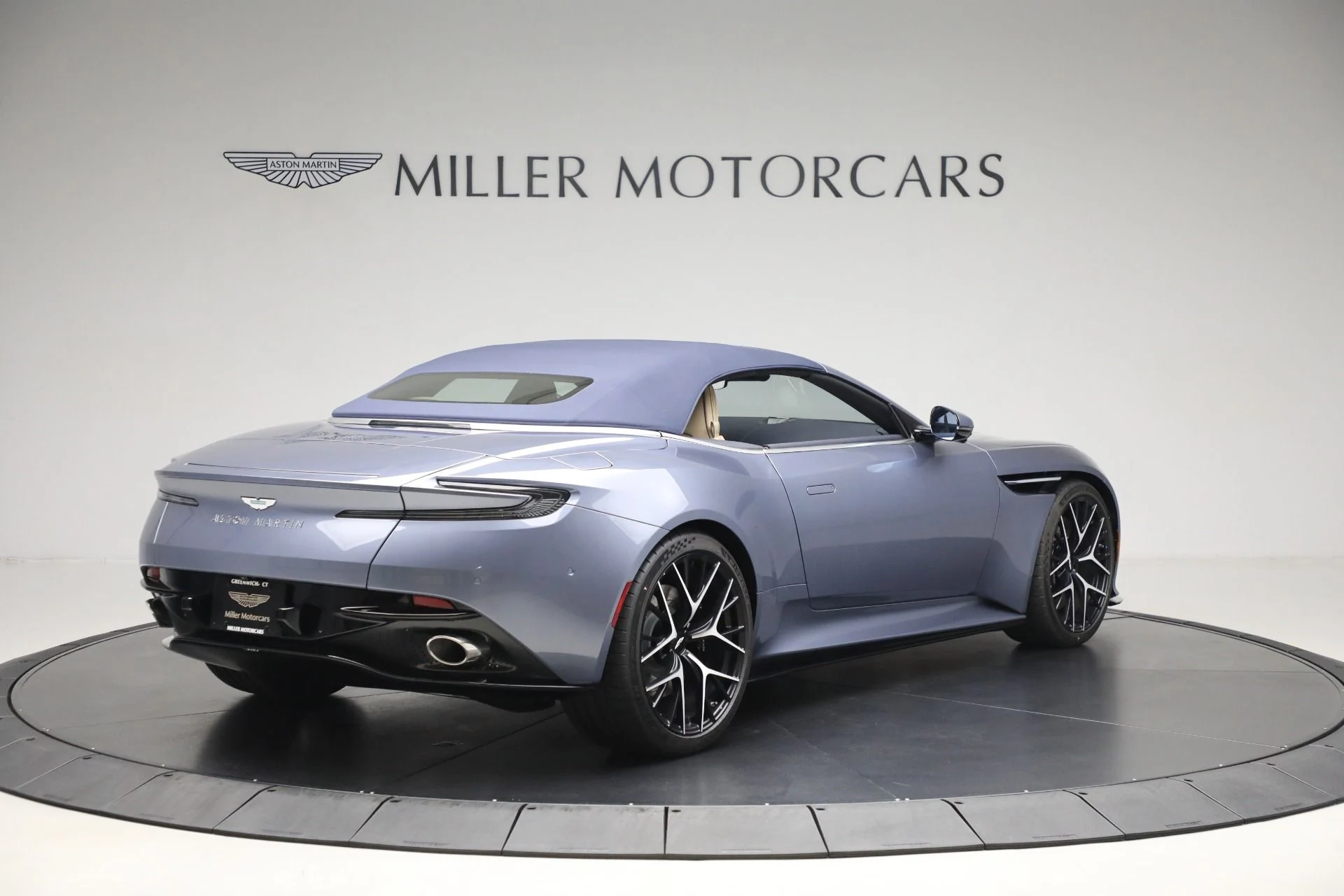 mph018_4146531834_New_2025_Aston_Martin_DB_12_Volante_0e4e3e0994
