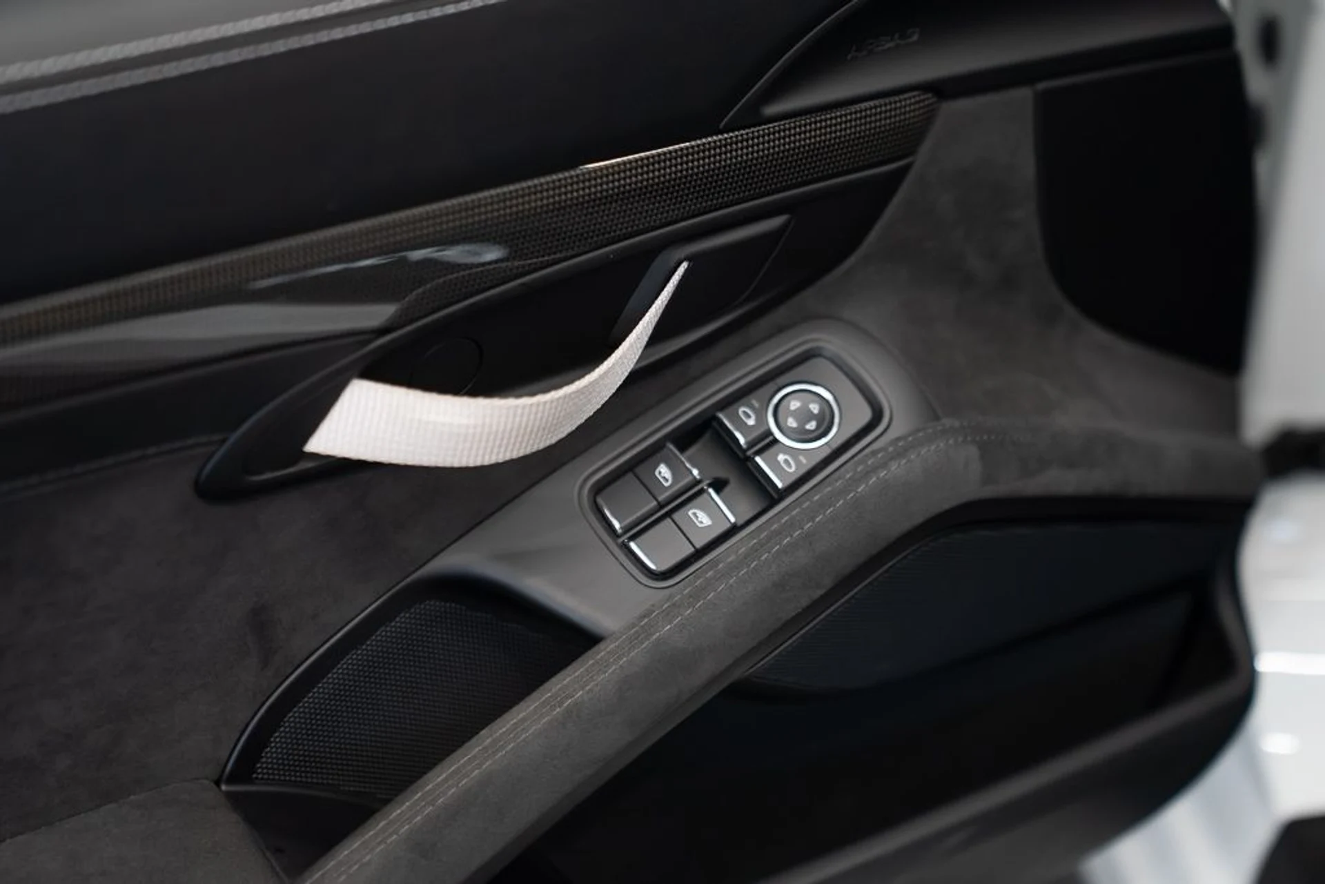 mph018_4159438839_porsche_911_2016_jpg_v_1777670076_253f3f30f0