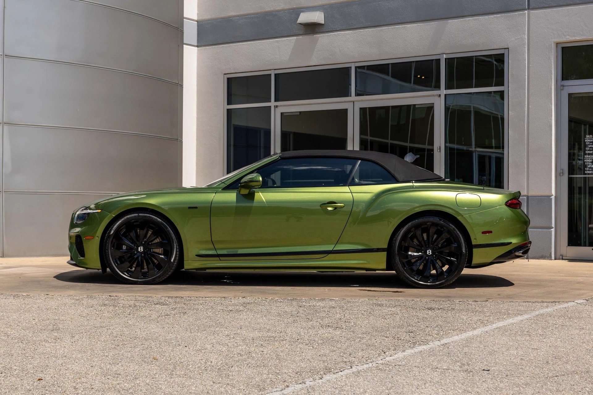 mph018_4161818964_Hi_Tech_Luxury_Imports_LLC_SCBDP_4_ZG_0_SC_023562_image_18_d8c47ef9ab