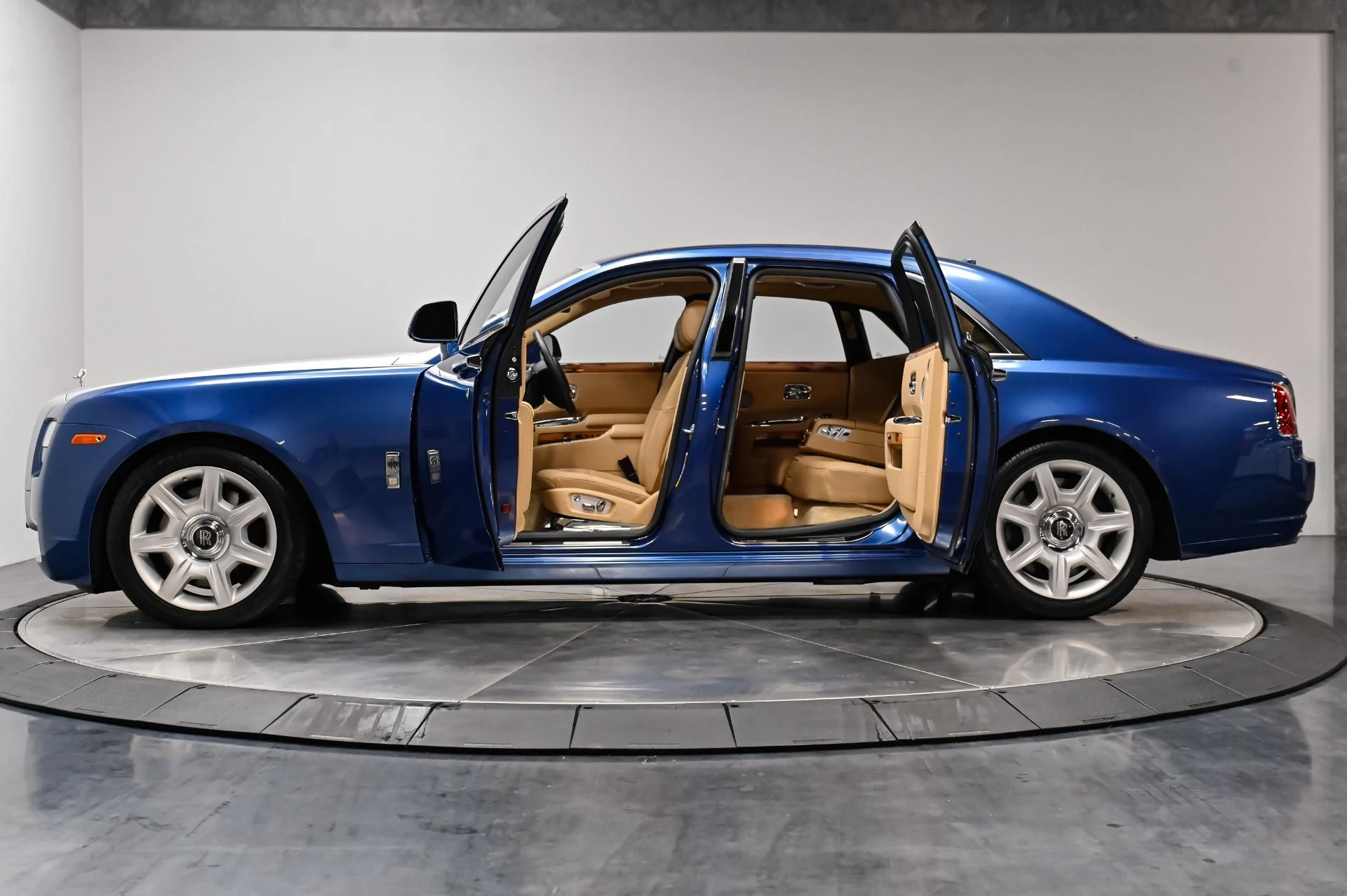 mph018_4169524785_Used_2012_Rolls_Royce_Ghost_Base_1791906503_875bbed2dd