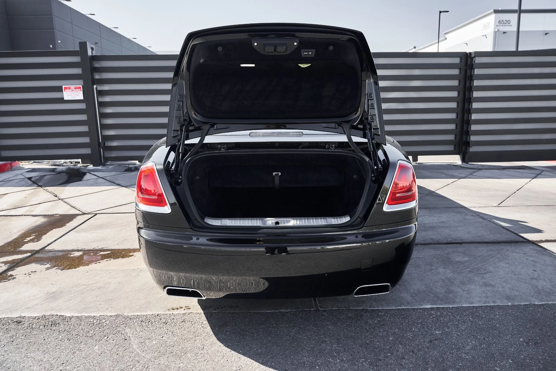 mph018_4175034634_Used_2016_Rolls_Royce_Dawn_Base_1770086695_4e43eb23dd