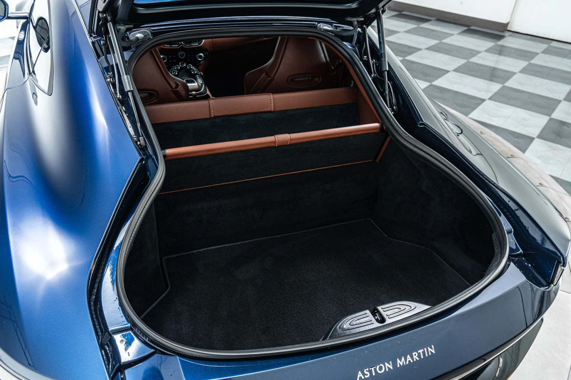 mph018_4185848456_Used_2020_Aston_Martin_Vantage_Black_Bodypack_Tech_Collection_1783017471_81202c5282