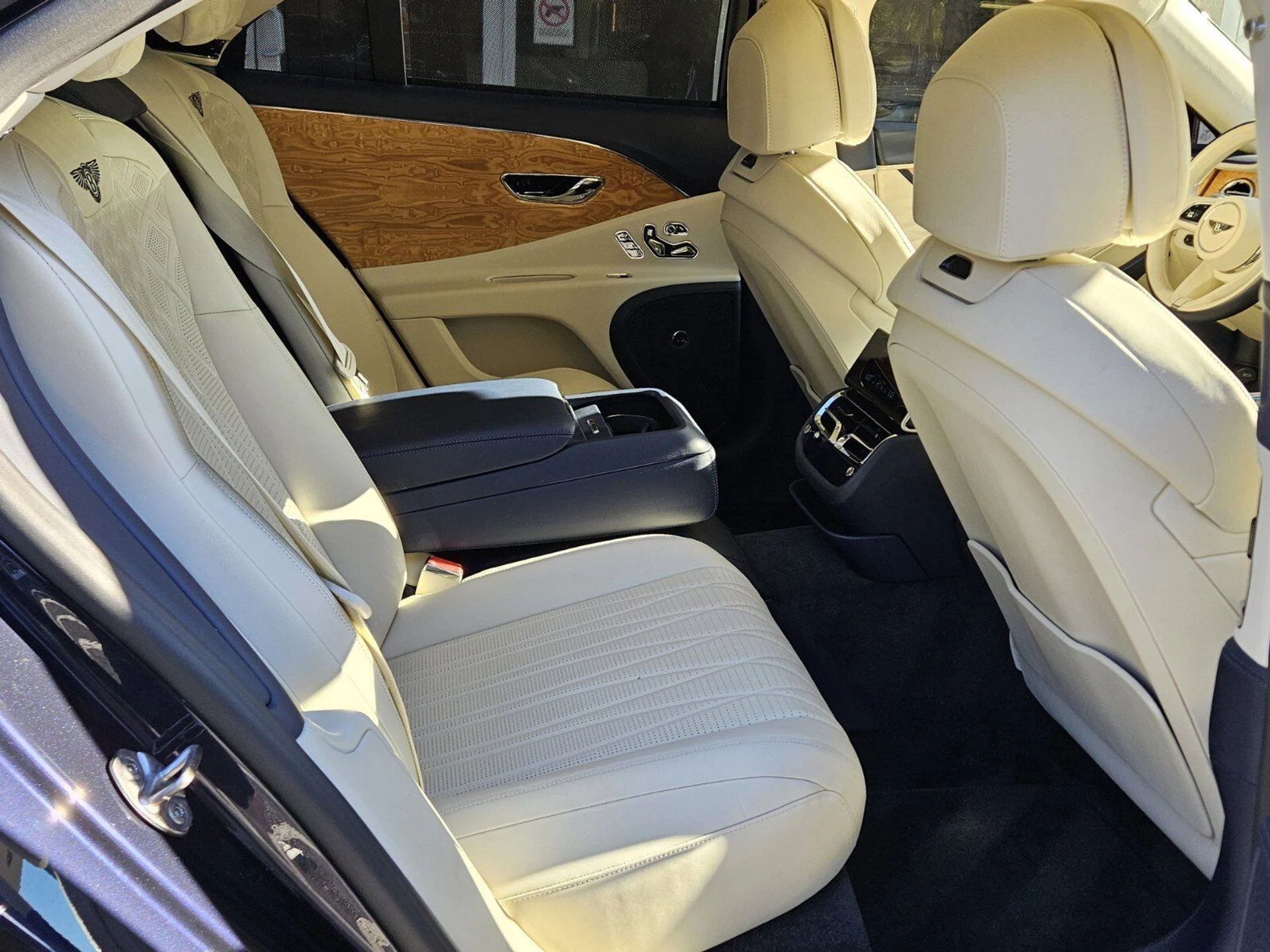 mph018_4189762800_ba231e633930902899fd86a3a3bb0a55x_2ed29b6310