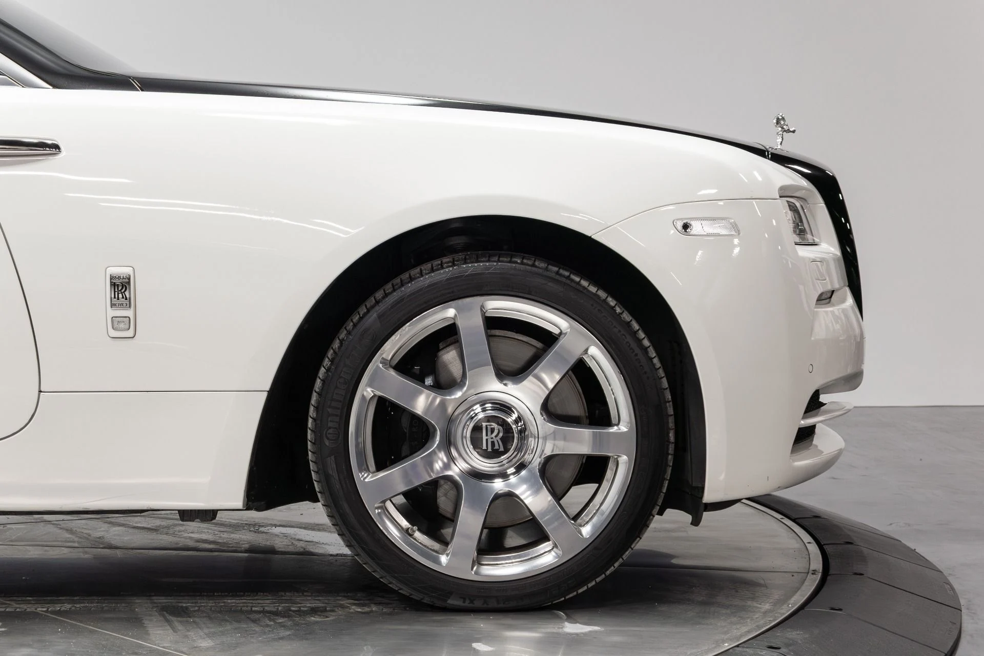 mph018_4190359428_Used_2014_Rolls_Royce_Wraith_1768708128_0d37b1022d