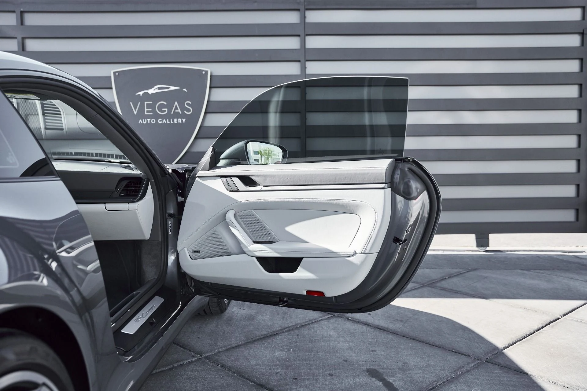 mph018_4191477962_Used_2025_Porsche_911_Carrera_1768012326_baa4043d0f