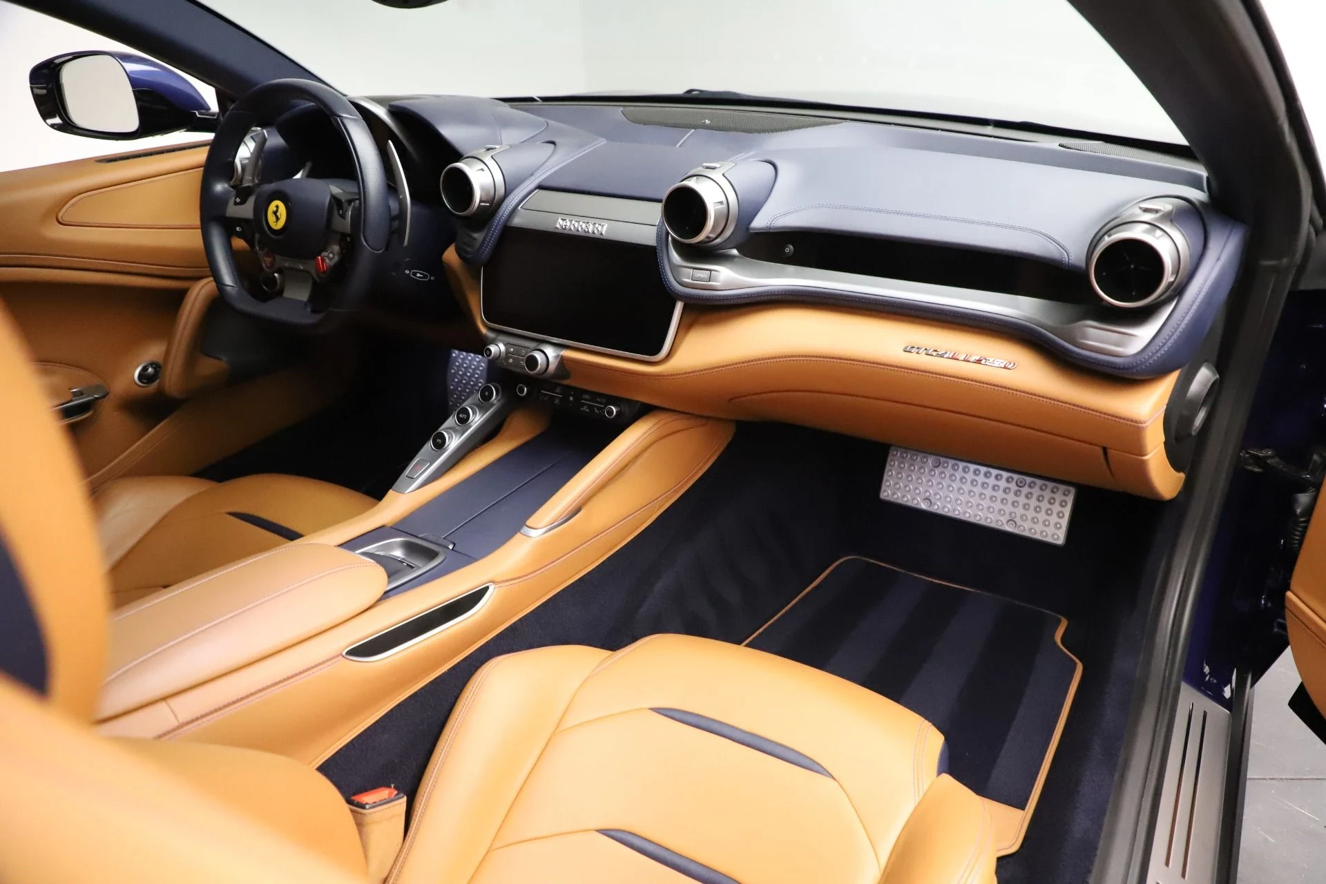 mph018_420402461_Used_2017_Ferrari_GTC_4_Lusso_2486d0bc34