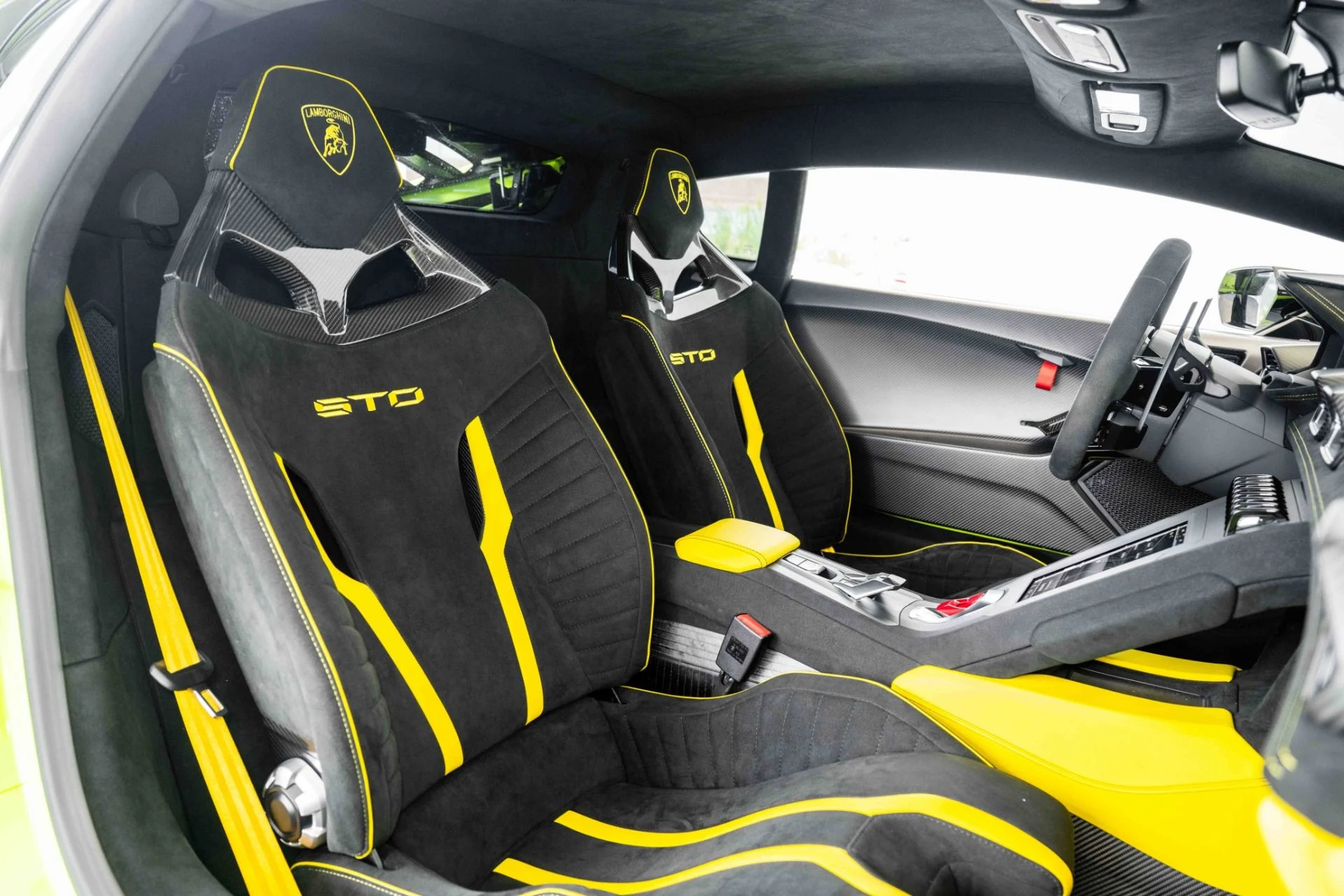 mph018_4206056940_Used_2022_Lamborghini_Huracan_STO_Coupe_1765561049_b929c499bc