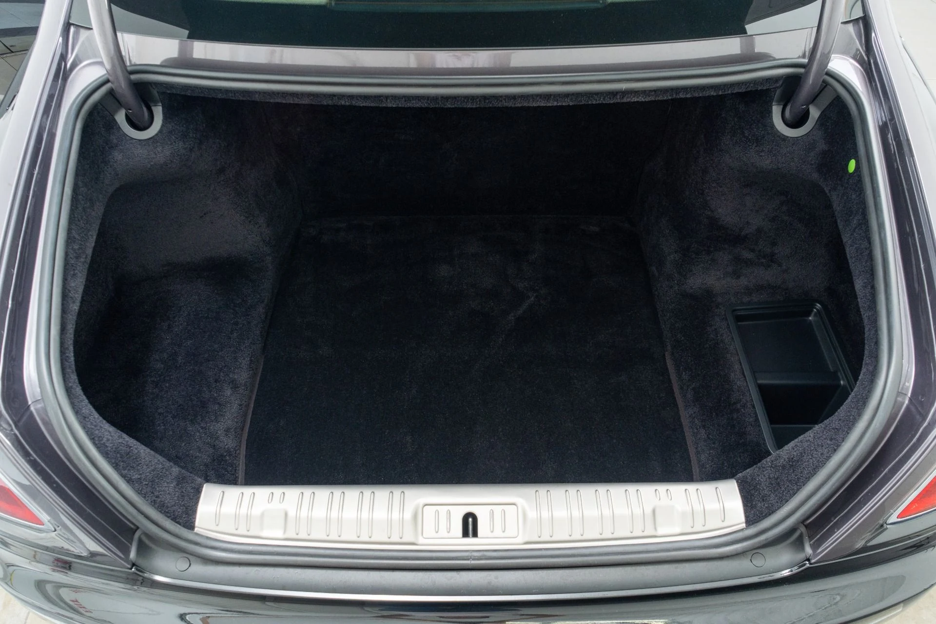 mph018_4215596754_Used_2017_Rolls_Royce_Ghost_Extended_Wheelbase_393_K_MSRP_Two_Tone_Paint_Rear_Chiller_1774532559_cfa8b29fc5