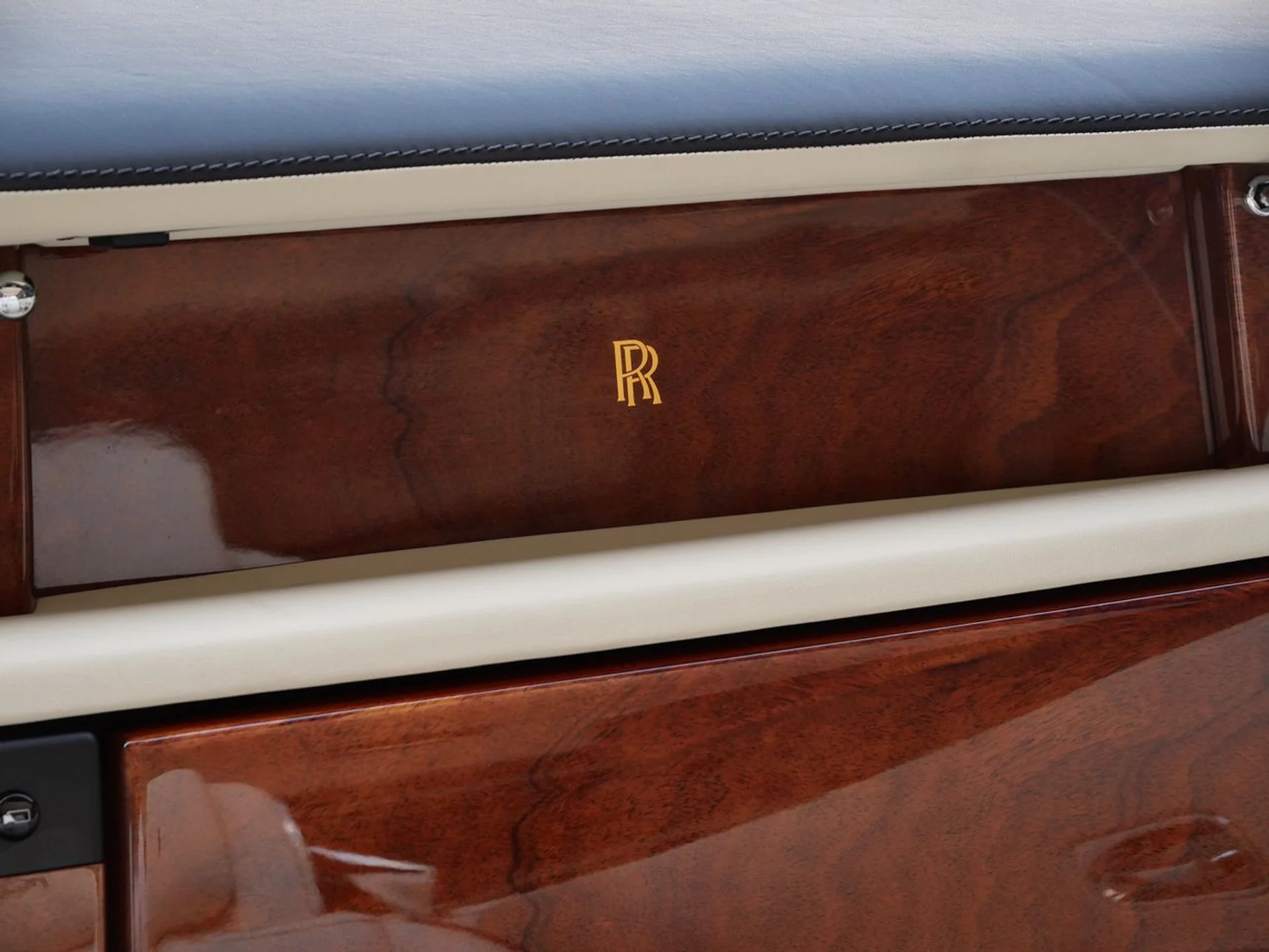 mph018_4219280700_f0b069270cfd68d1176b136b6053532bx_fde84bb6b4