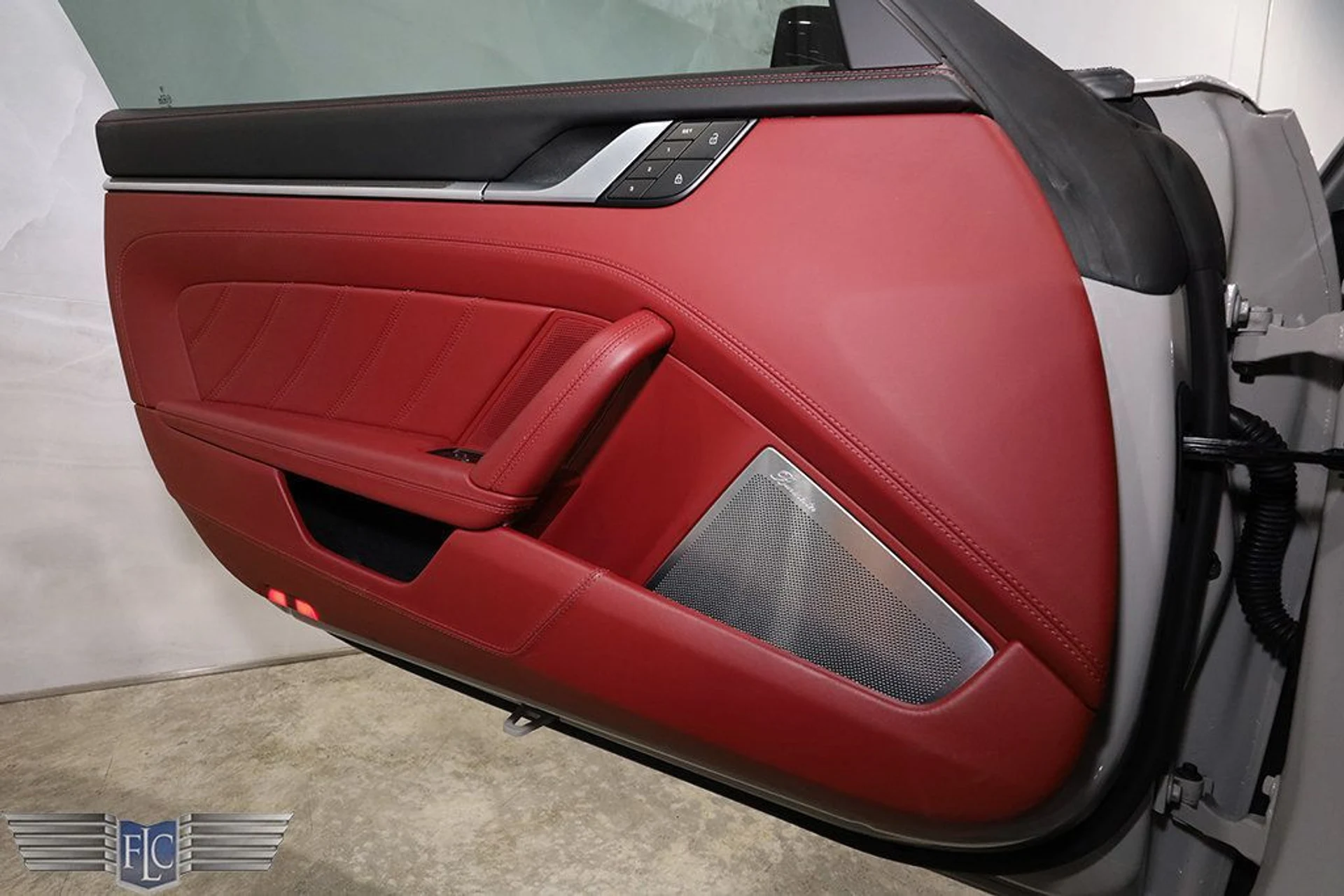 mph018_4224366558_used_2022_porsche_911_turboscoupe_9689_22838871_19_1024_65af1d0681