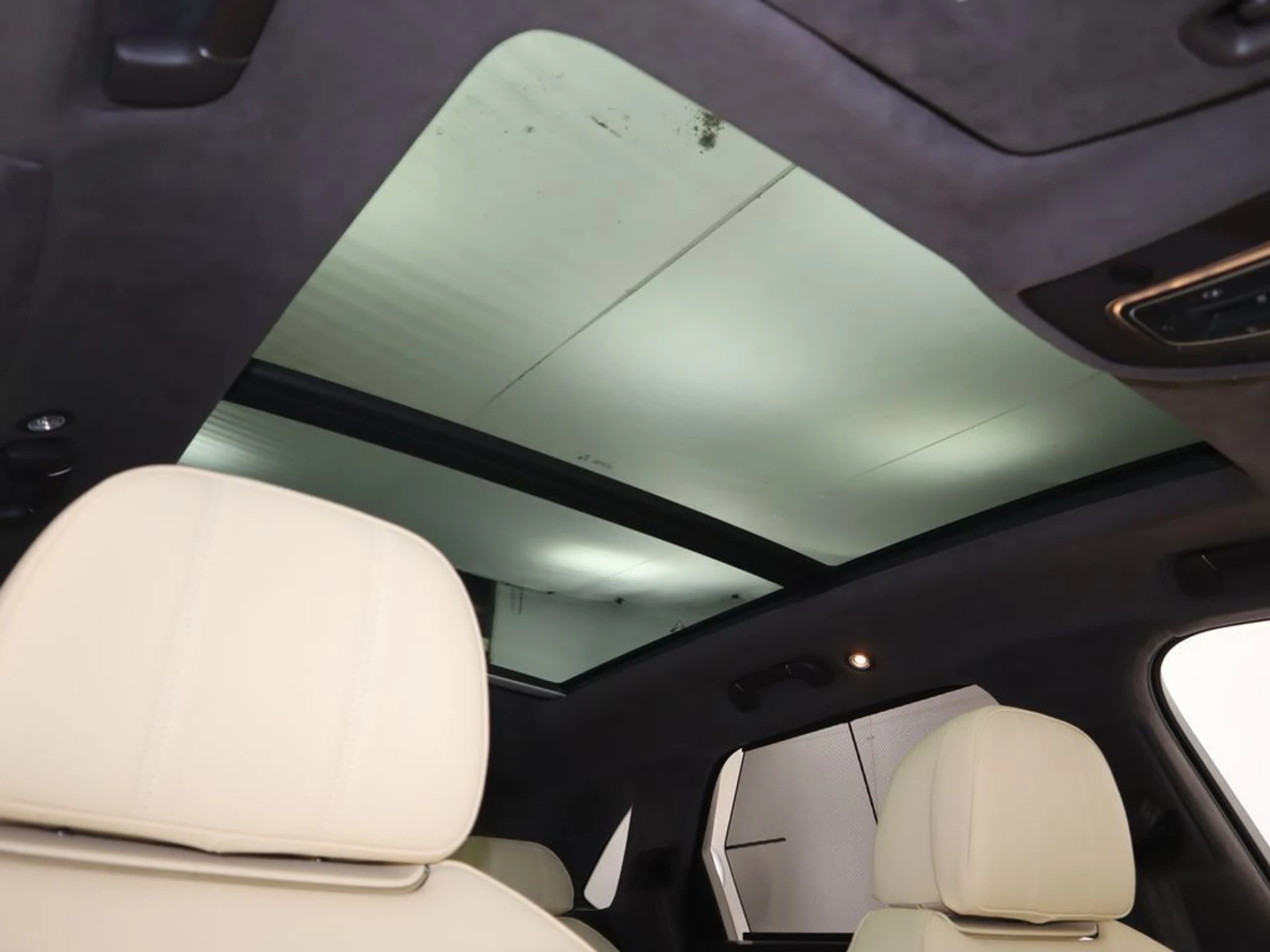 mph018_4232797729_used_2023_bentley_bentayga_v8awd_8119_22972993_19_1024_db32593691