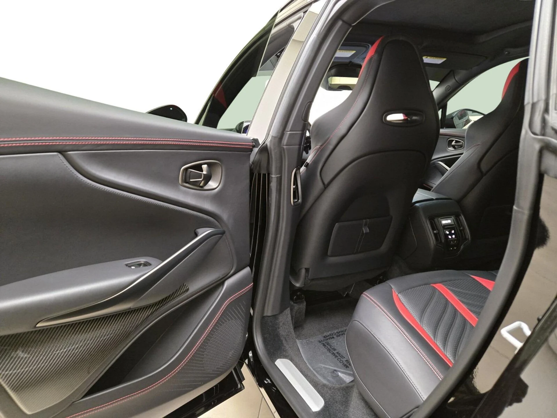 mph018_4236184293_Used_2023_Aston_Martin_DBX_707_1777354912_7dbaba7a40