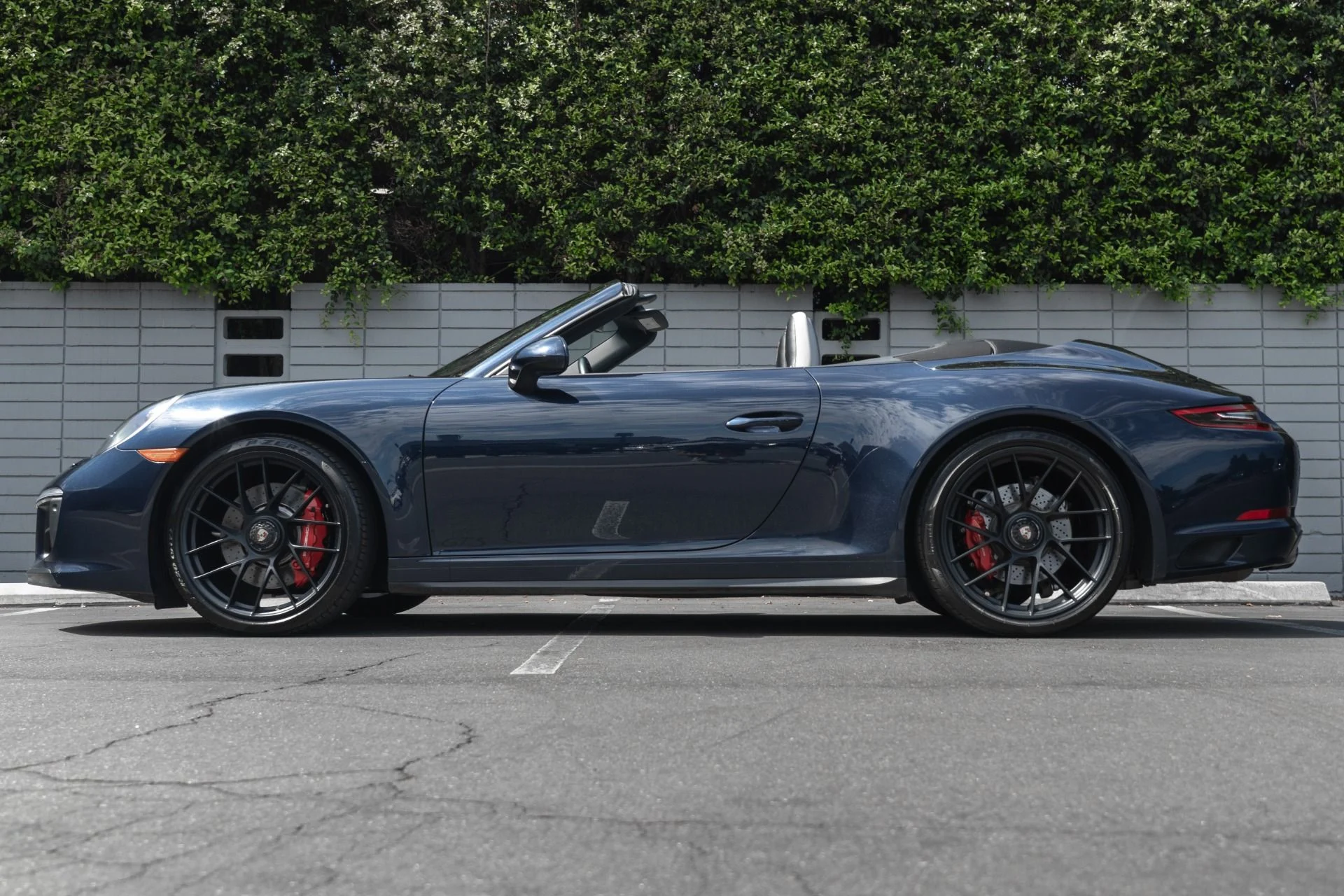 mph018_4242221382_Used_2017_Porsche_911_Carrera_GTS_1758659298_1a4e3f13d2