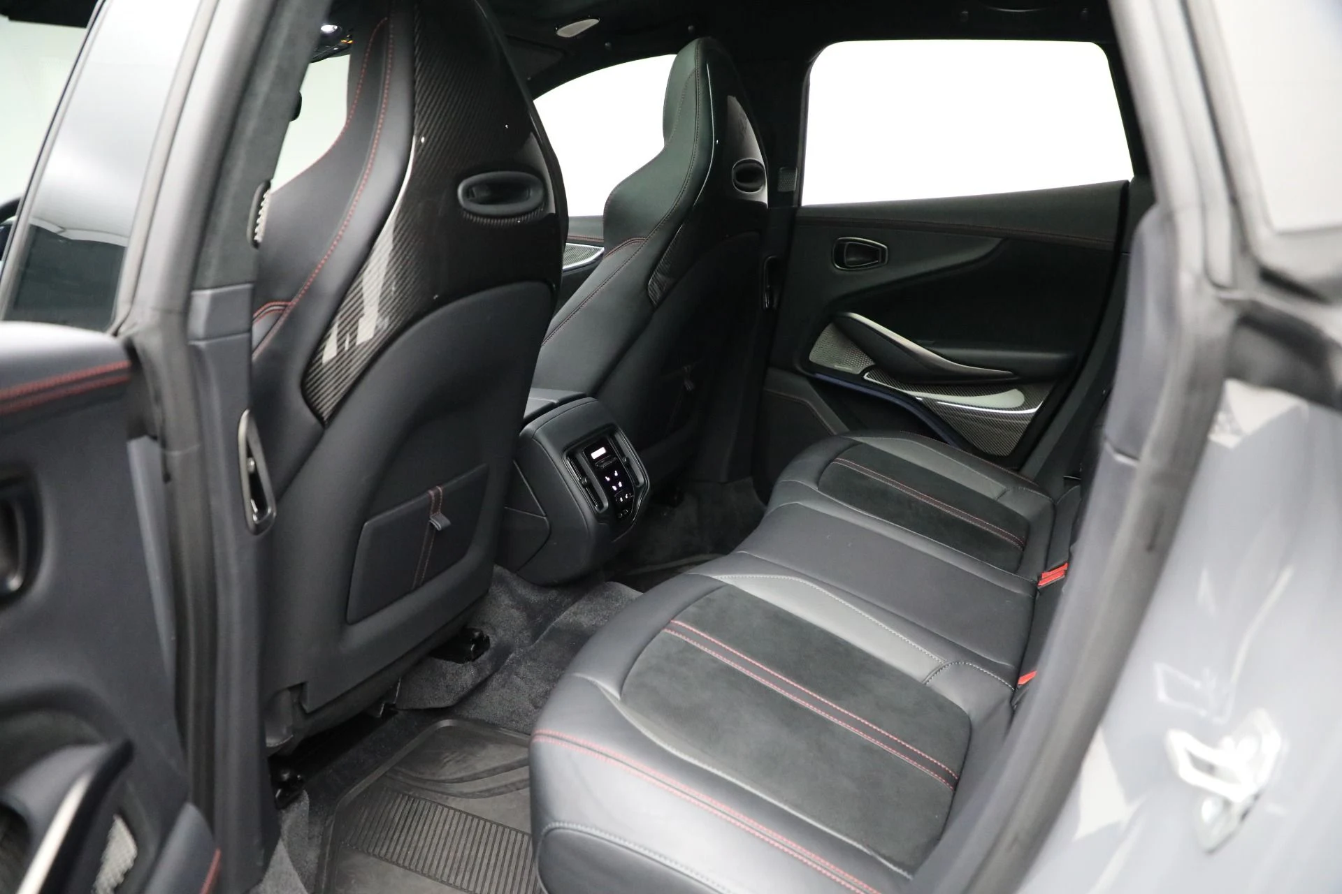mph018_4243015936_New_2025_Aston_Martin_DBX_707_84a1b9bbf5