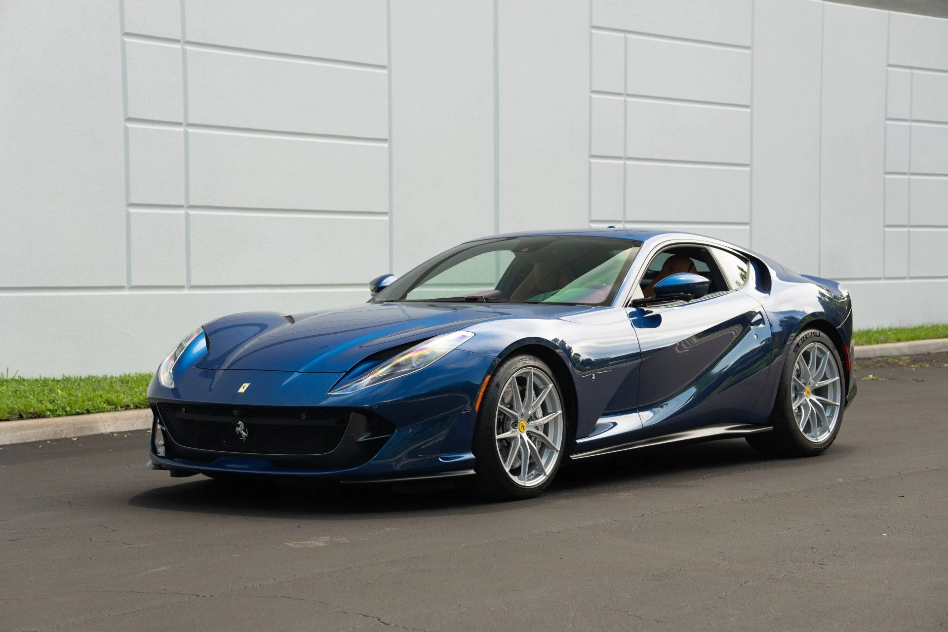 mph018_4248455730_Used_2020_Ferrari_812_Superfast_1758742343_6dbc1d189e