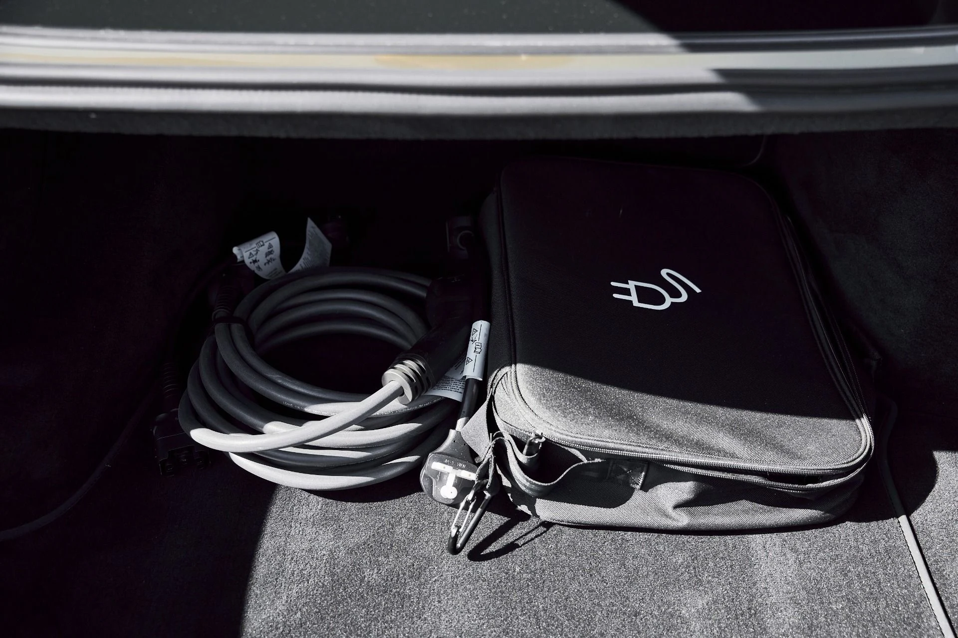 mph018_4251625239_Used_2023_Bentley_Flying_Spur_Hybrid_Odyssean_Edition_1770692436_0380a452c7