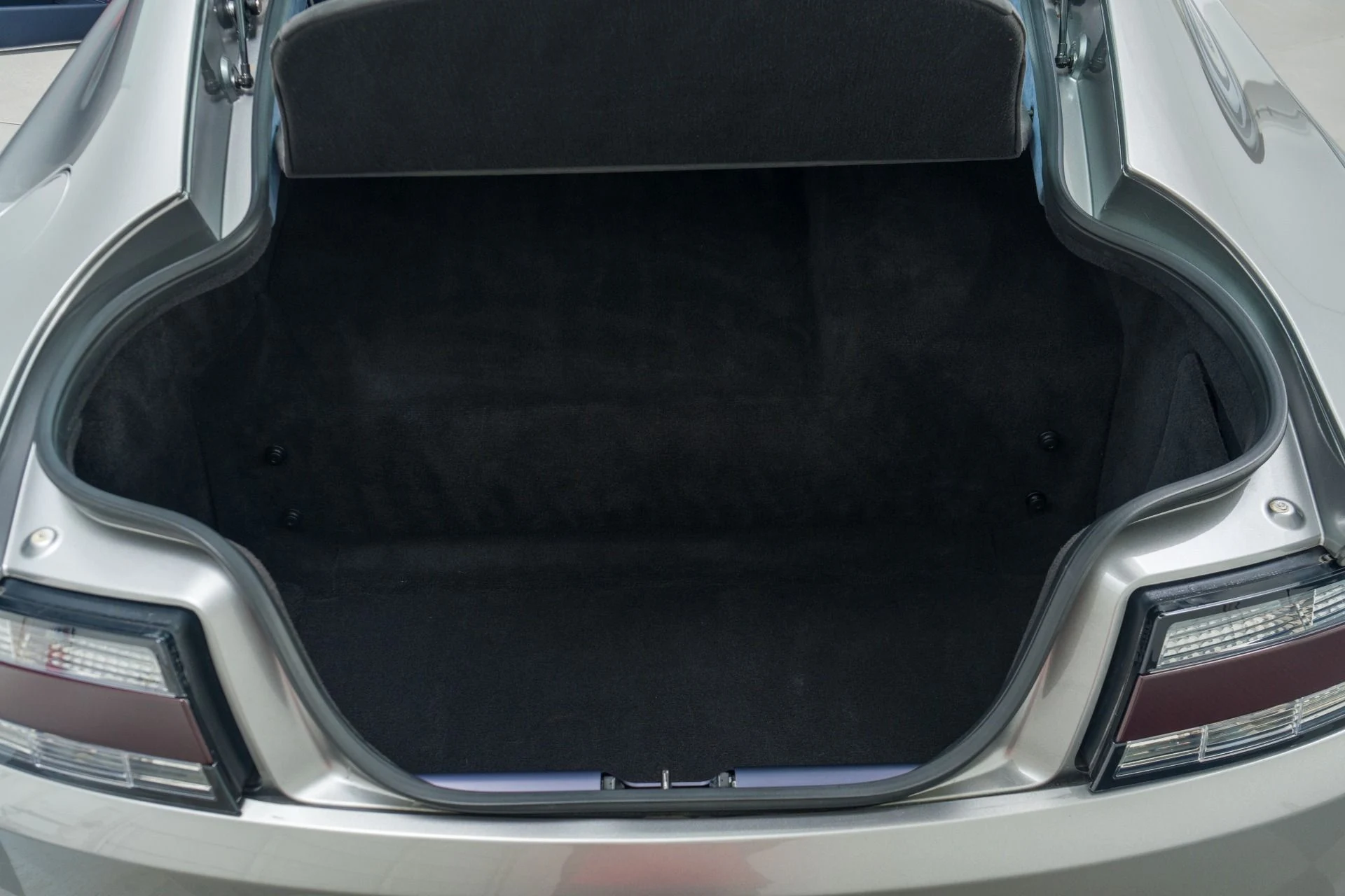 mph018_425633538_Used_2017_Aston_Martin_Vantage_V12_S_7_Speed_Manual_Highly_Unusual_Spec_Gorgeous_1772489641_2115372519