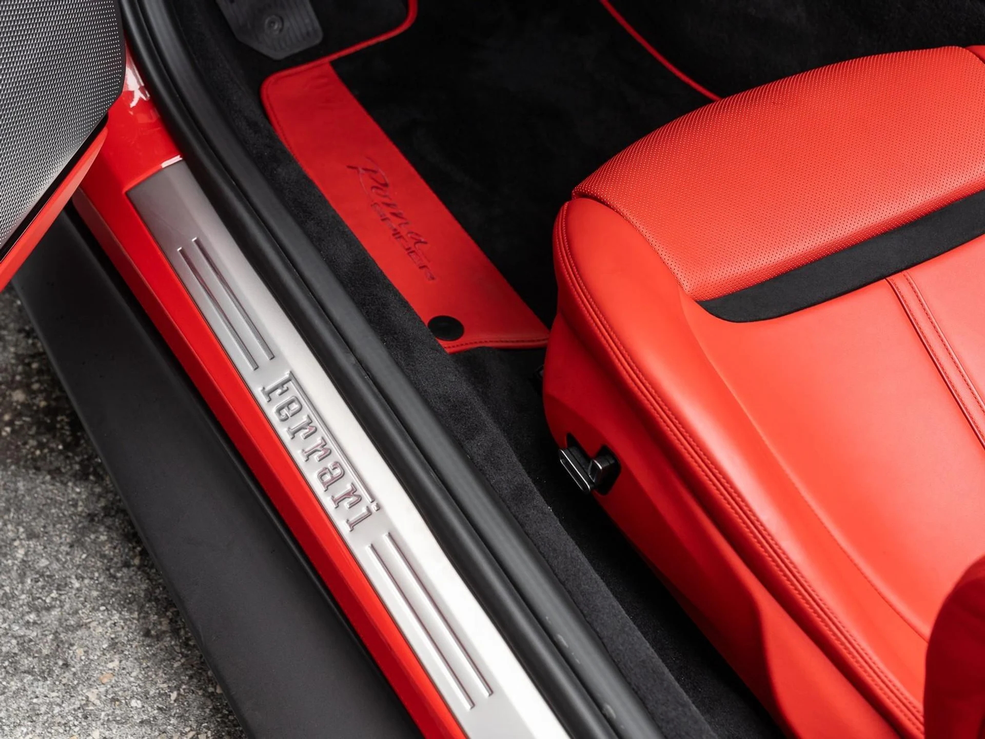 mph018_4258699720_Used_2024_Ferrari_Roma_Spider_1757614310_e24e750622