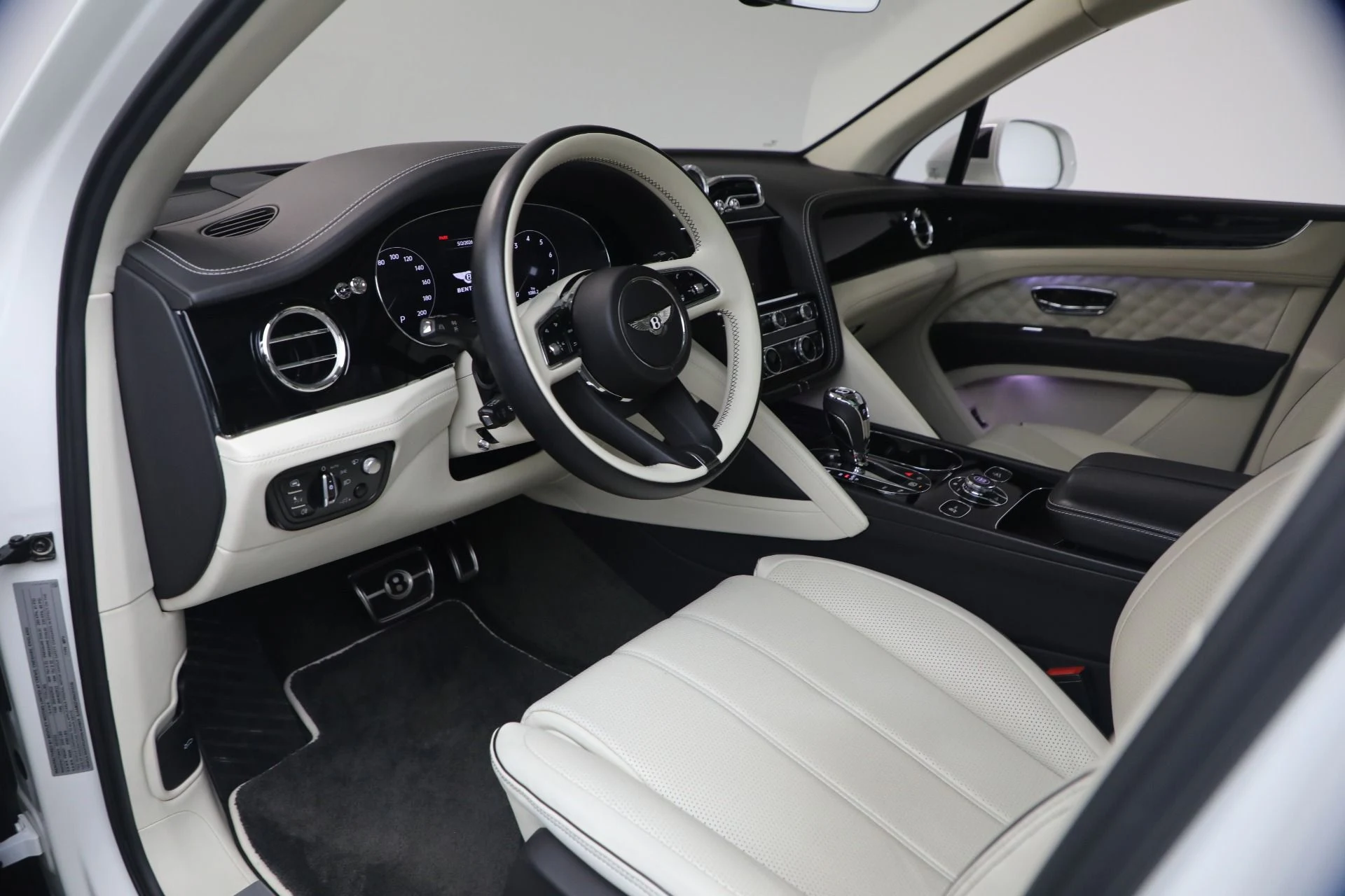 mph018_4259052637_Used_2022_Bentley_Bentayga_V8_1777753010_84c5ae65e8