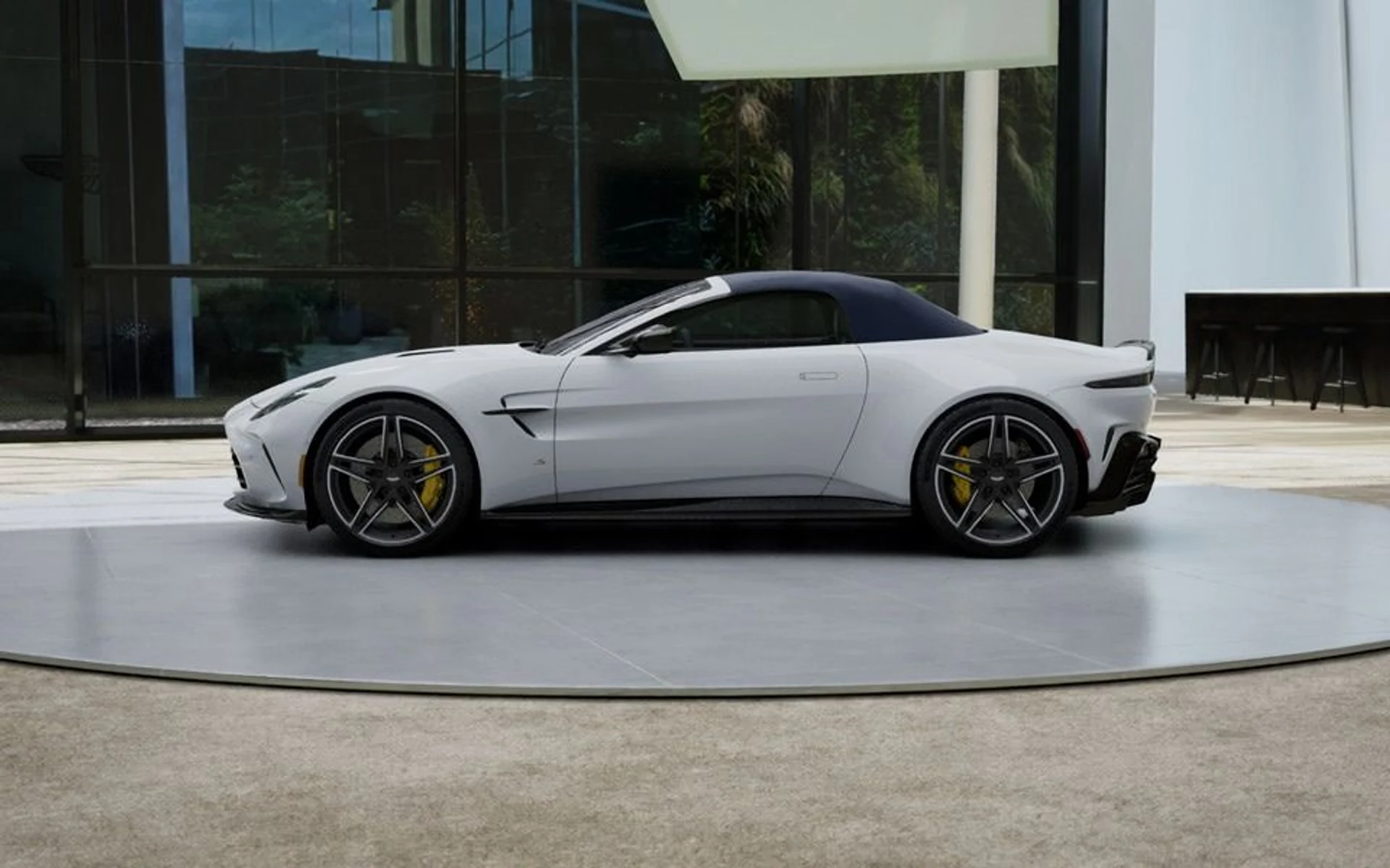 mph018_4265419341_New_2027_Aston_Martin_Vantage_S_Roadster_In_Transit_485a8fe972