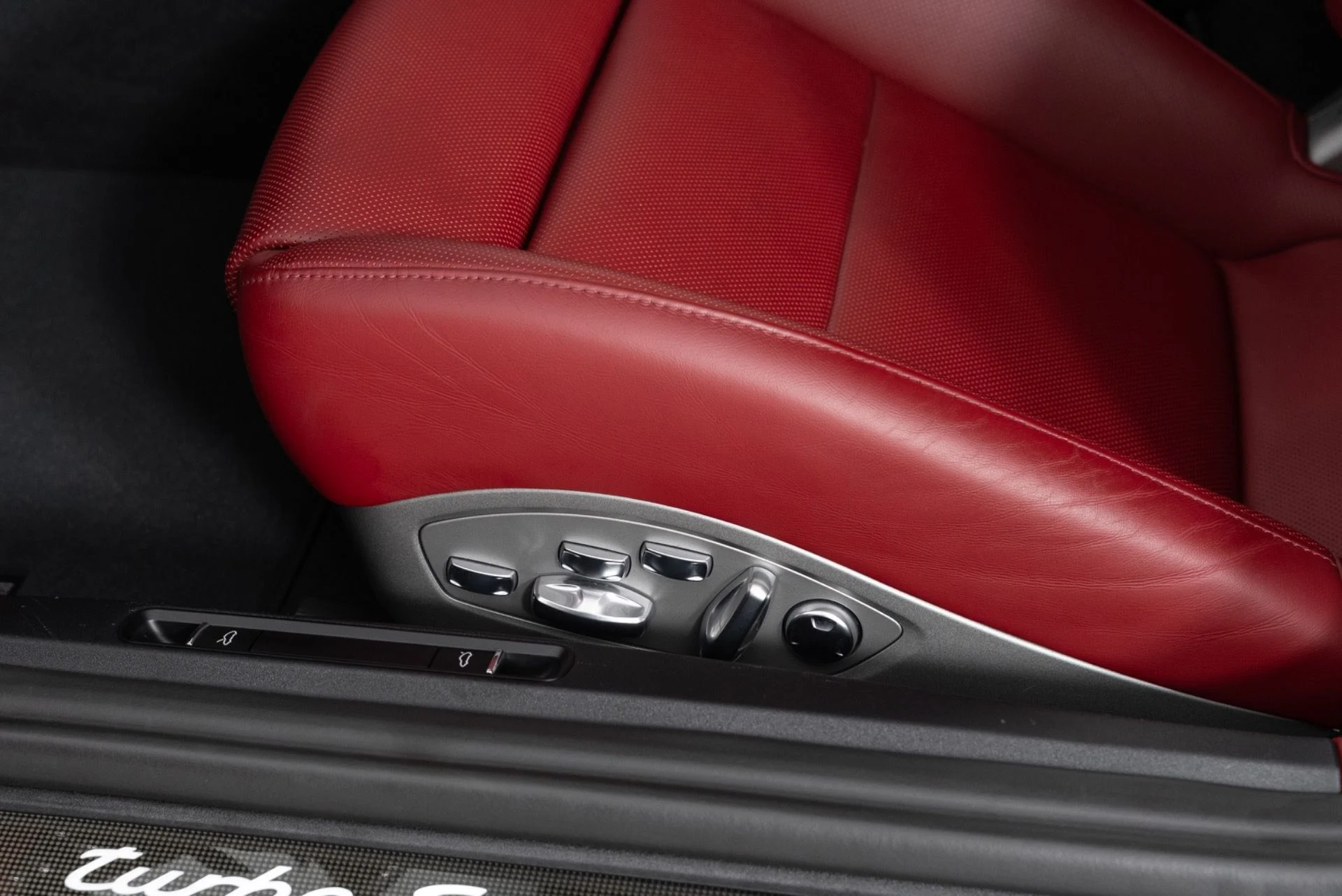 mph018_4267319308_Used_2019_Porsche_911_Turbo_S_1774999641_3753d39038