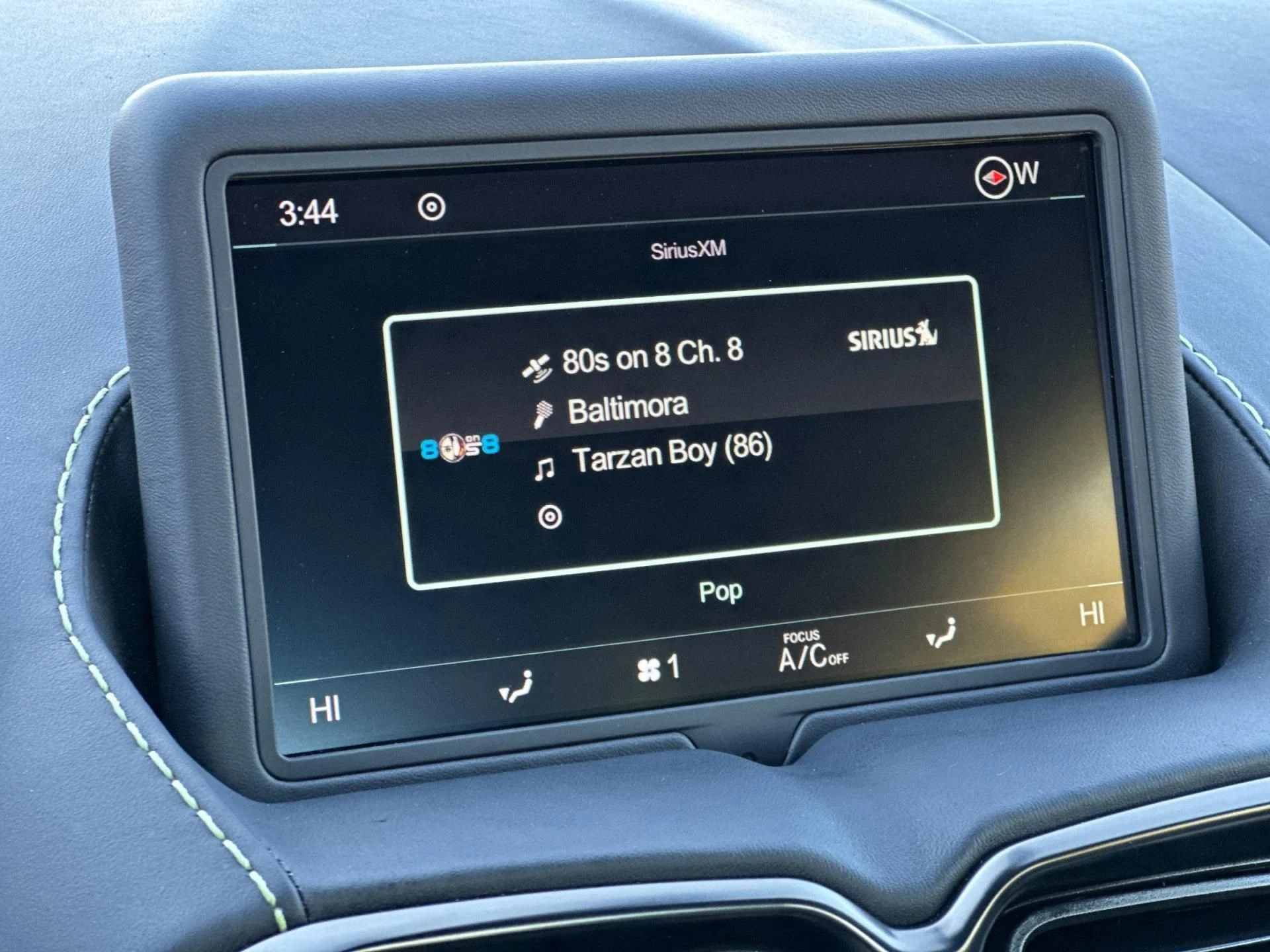 mph018_4283111956_Used_2022_Aston_Martin_Vantage_F1_Edition_1765551972_1551af0fda