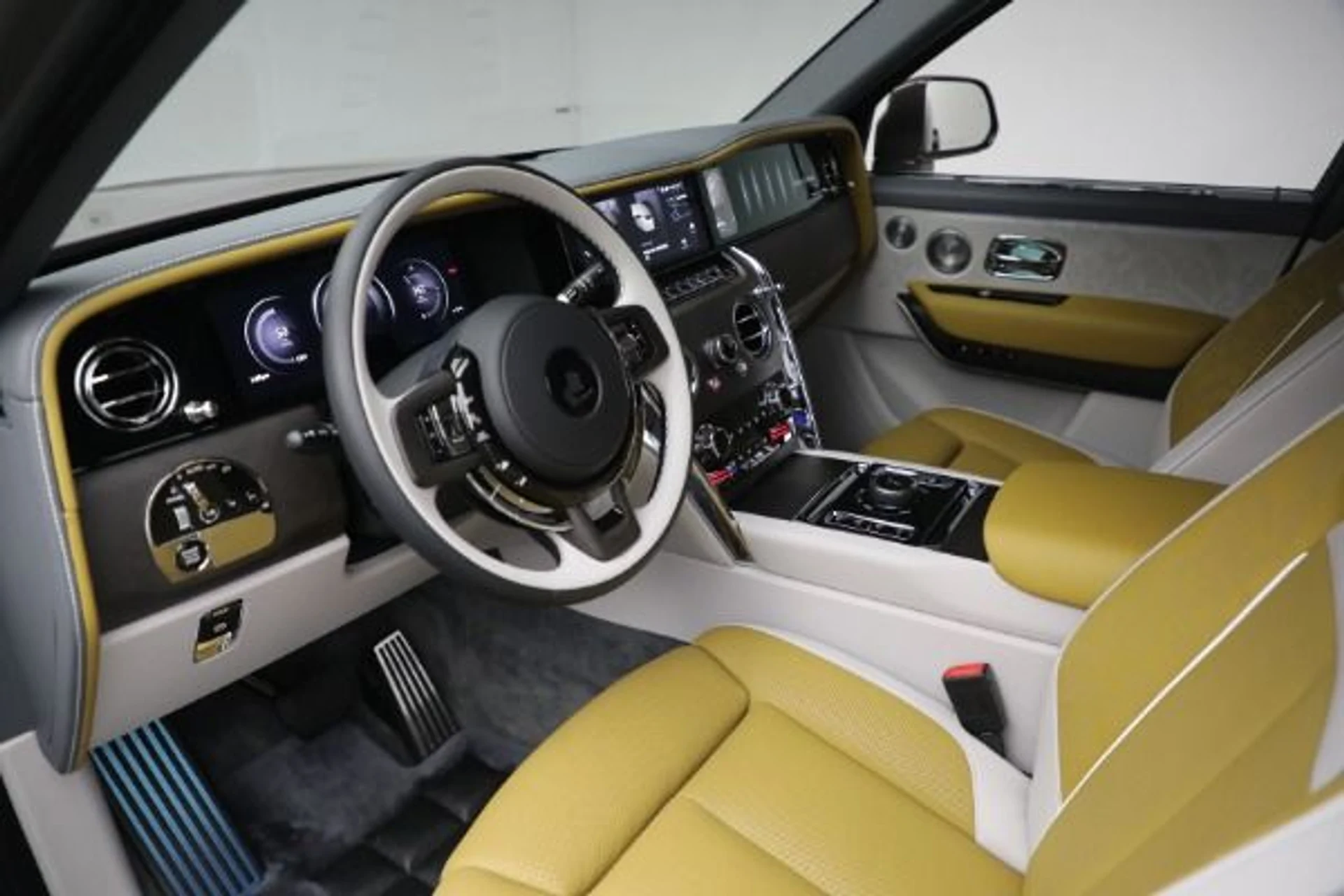 mph018_431732974_New_2025_Rolls_Royce_Cullinan_7b468d0a71