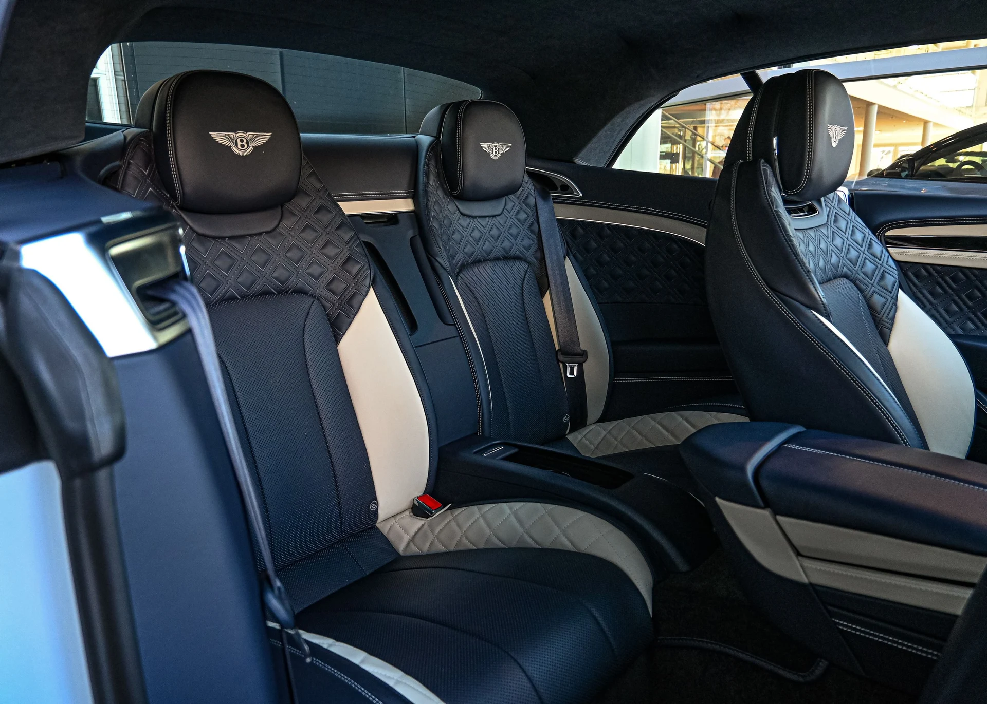 mph018_437673760_b9629ae9_9e0b_4513_998e_146d7236392d_677bec9632