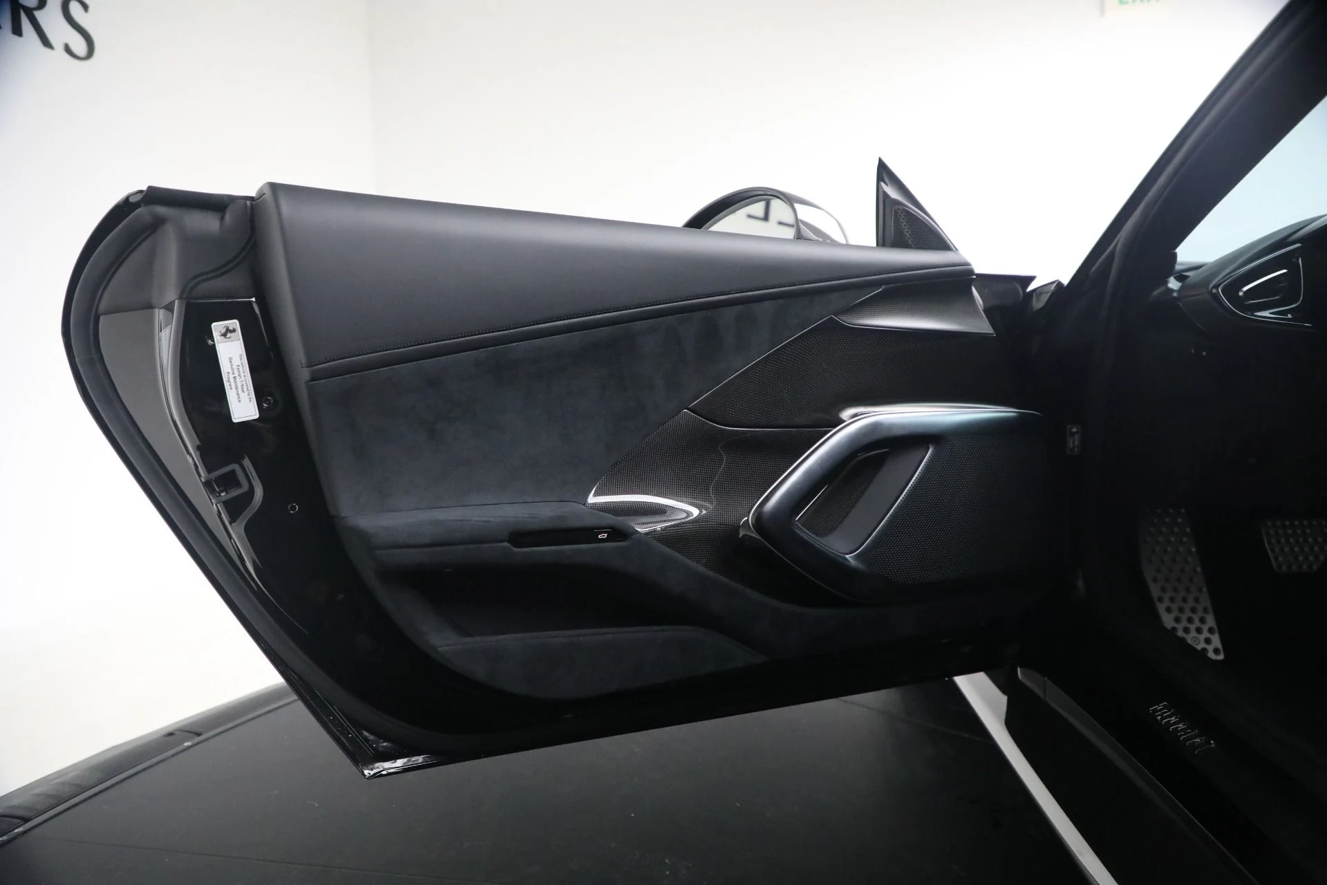 mph018_441916686_Used_2025_Ferrari_12_Cilindri_1771948573_b66b4619cd