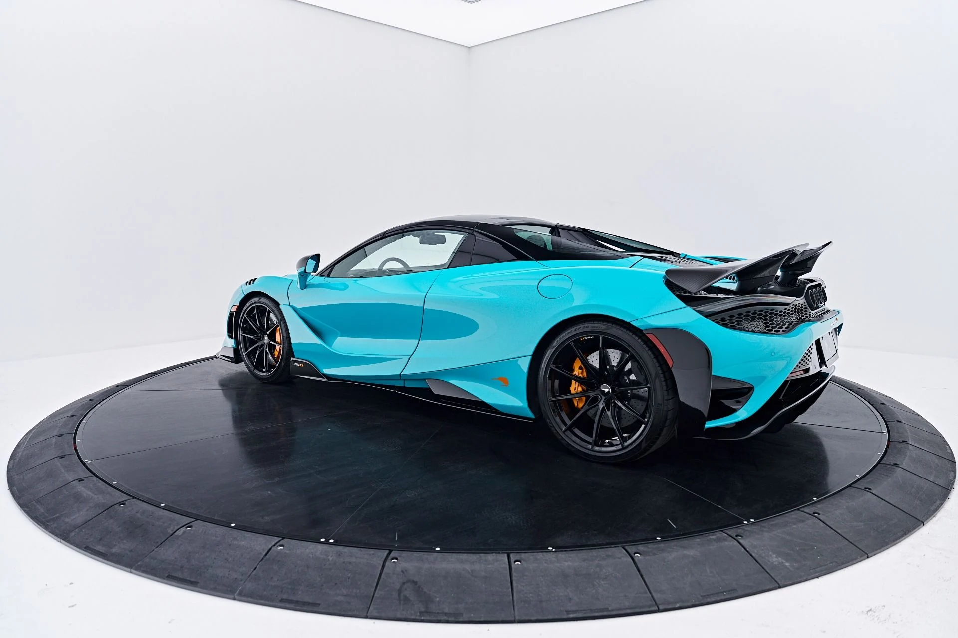 mph018_442767916_Used_2022_Mc_Laren_765_LT_Base_1786488459_ddfceafe5c