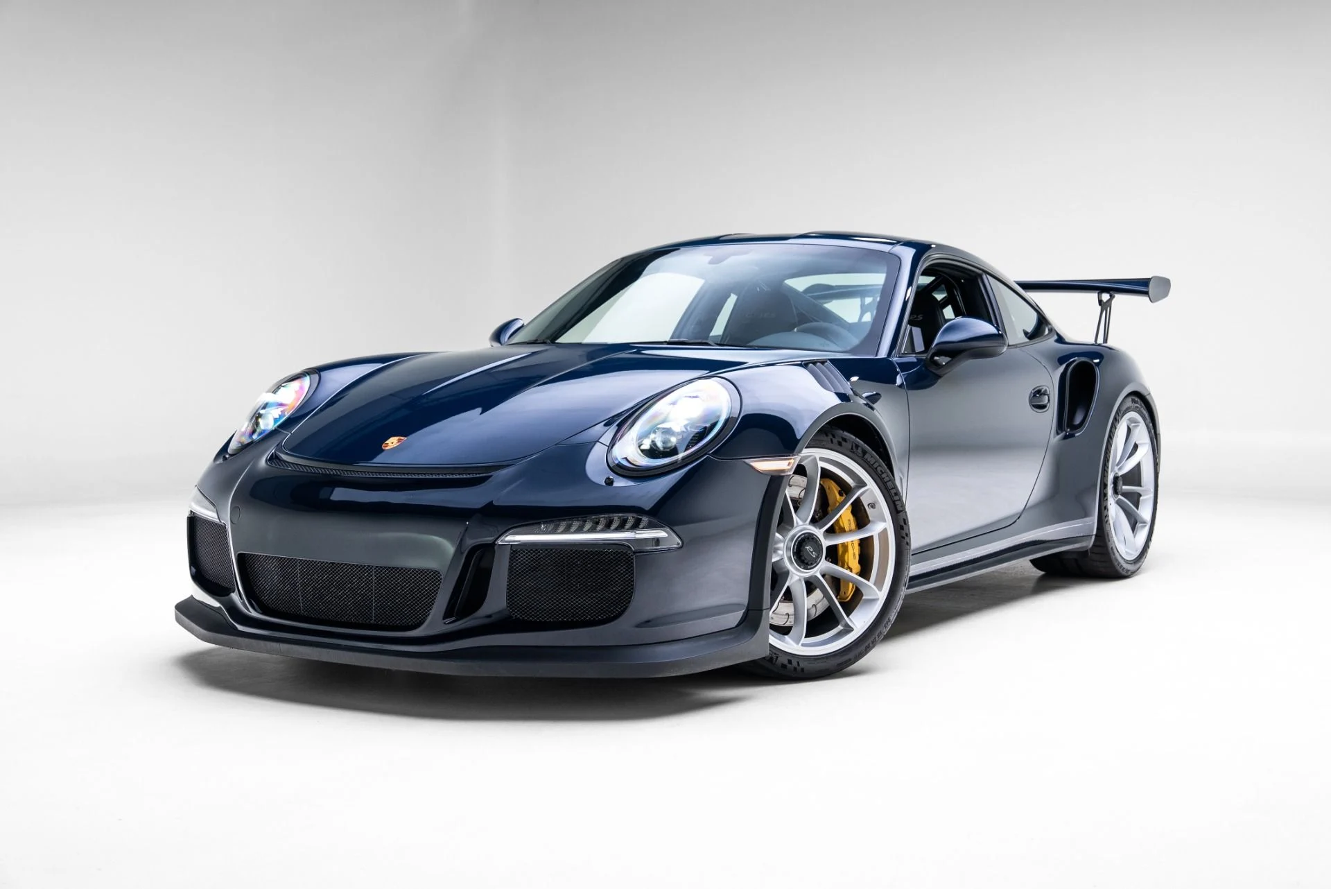 mph018_445647215_Used_2016_Porsche_911_GT_3_RS_1774462832_6b1ce0ce53