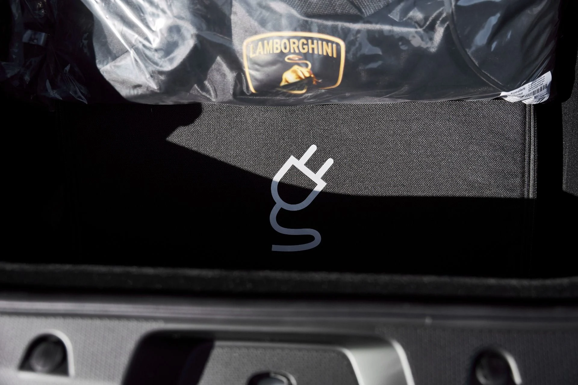 mph018_451435202_Used_2025_Lamborghini_Revuelto_Base_1769824562_ee1f14d21b