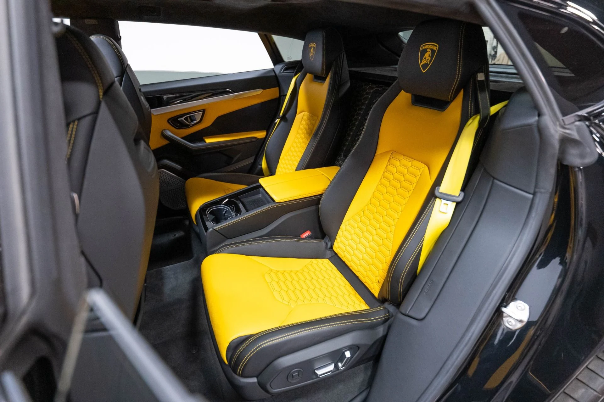mph018_458879628_Used_2019_Lamborghini_Urus_1786985122_2db769b7ba