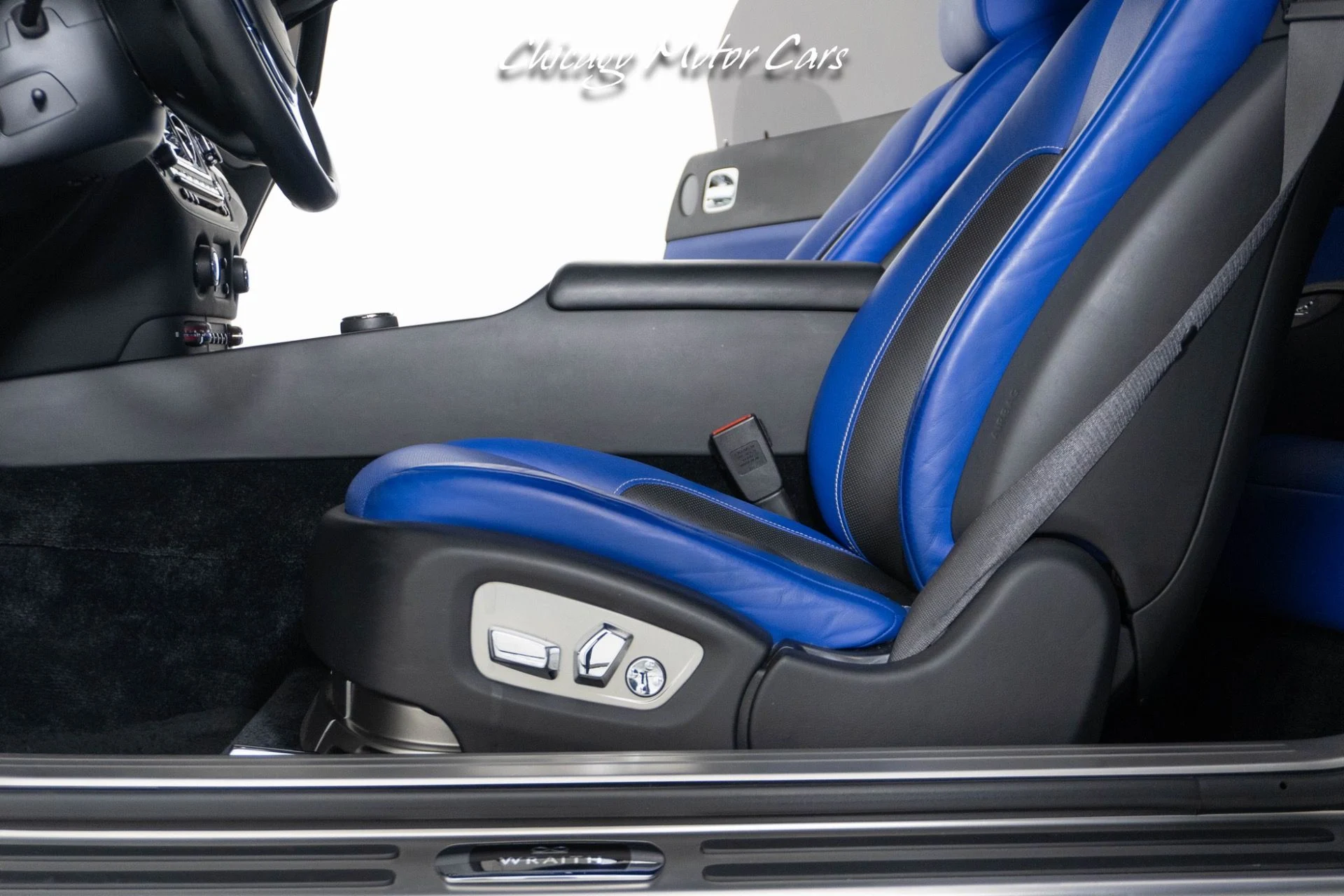 mph018_461402992_Used_2017_Rolls_Royce_Wraith_Black_Badge_Starlight_Headliner_Bespoke_Interior_Scheme_Loaded_1710363010_7927224431