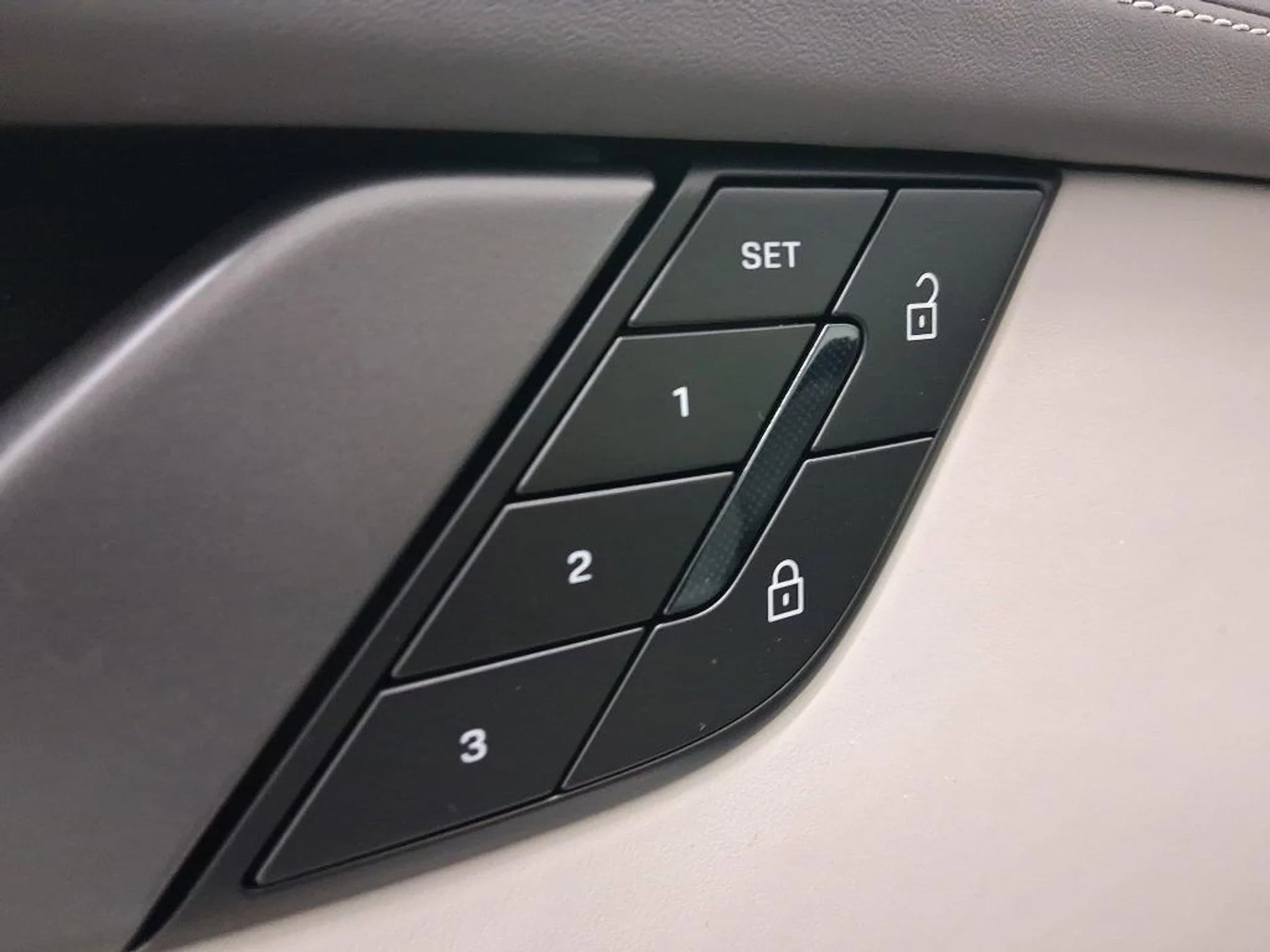 mph018_469702594_l_Jpq9t5_X1_Y_Ant5_Yz2xw_H_Wex_Sb_Wk_04f80f21a6