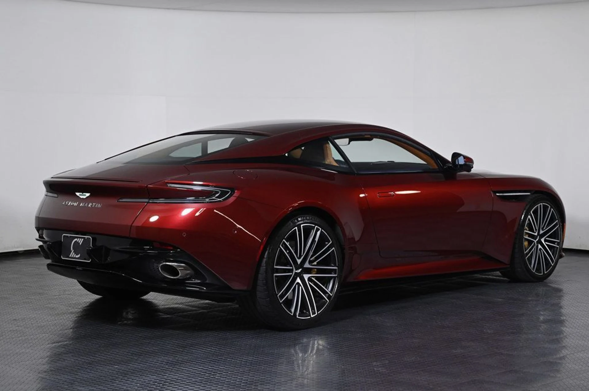 mph018_470597252_used_2024_aston_martin_db12_coupe_11350_23000409_18_1024_9b44e3945a
