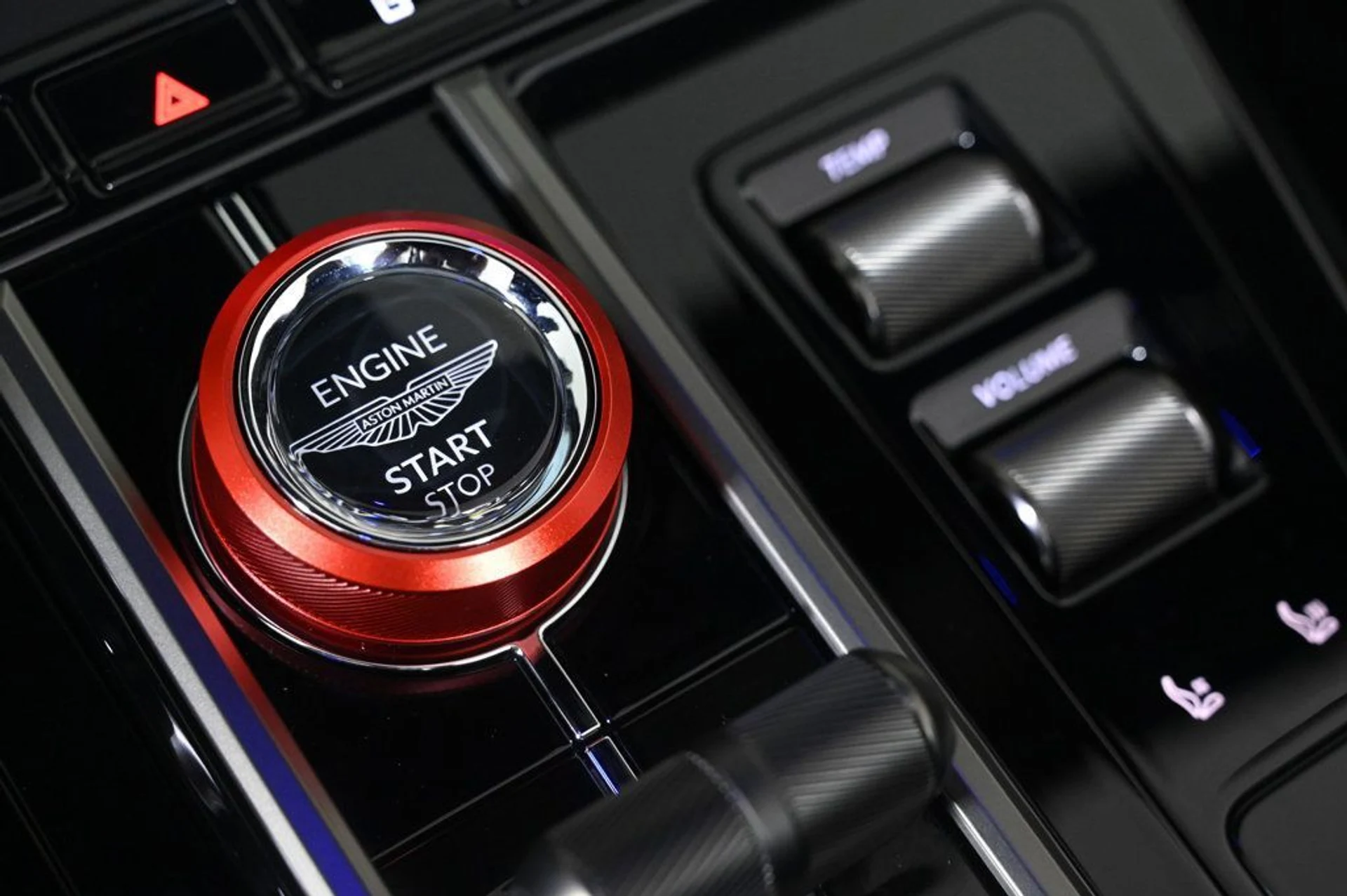 mph018_473516014_new_2026_aston_martin_vantage_sroadster_11350_22964201_18_1024_e9d8f58288