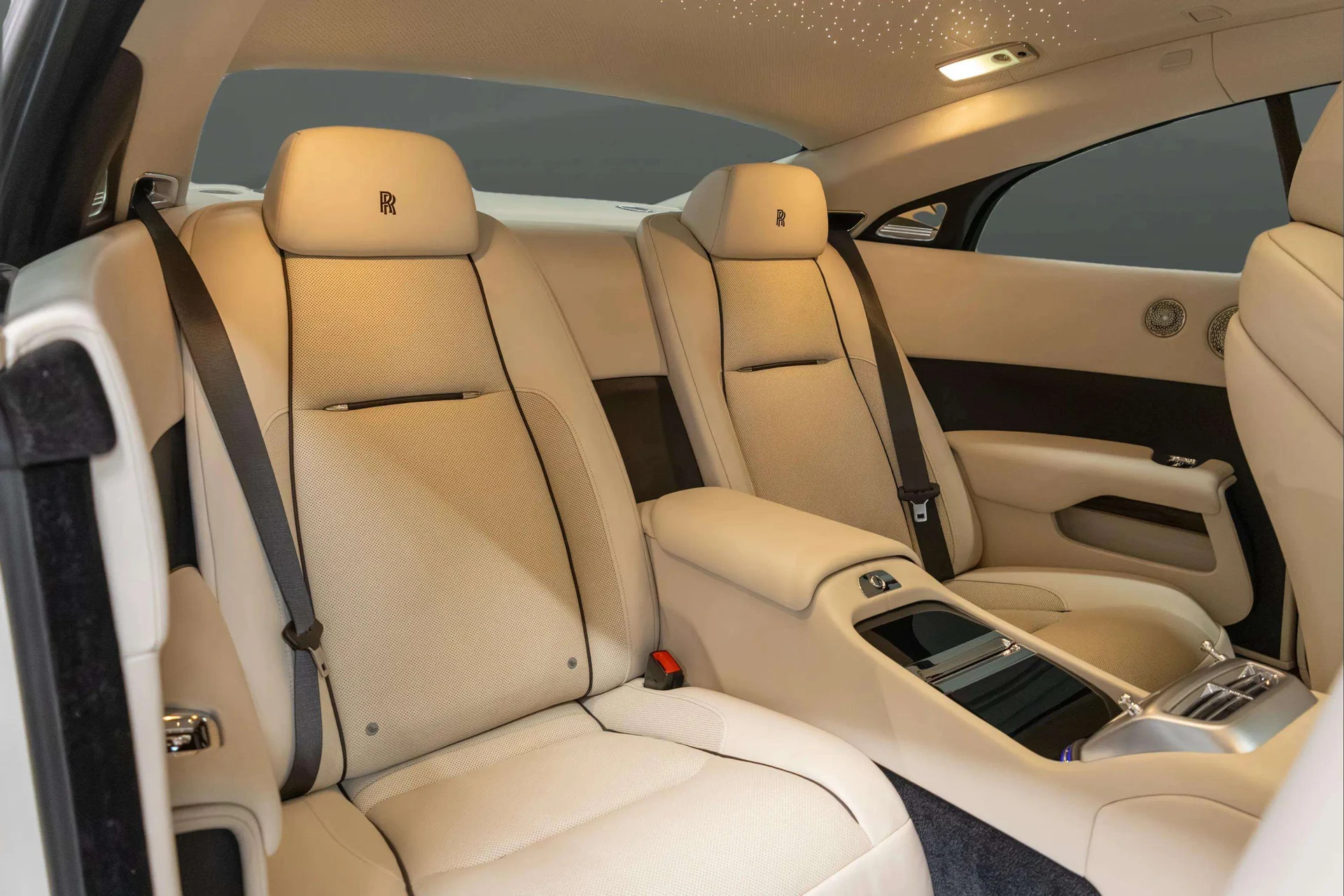 mph018_477580887_d8519276_f36d_4773_8710_0571c9dfdc14_201720_Rolls_Royce20_Wraith2028_SCA_665_C56_HUX_8653929_18_069bee9836