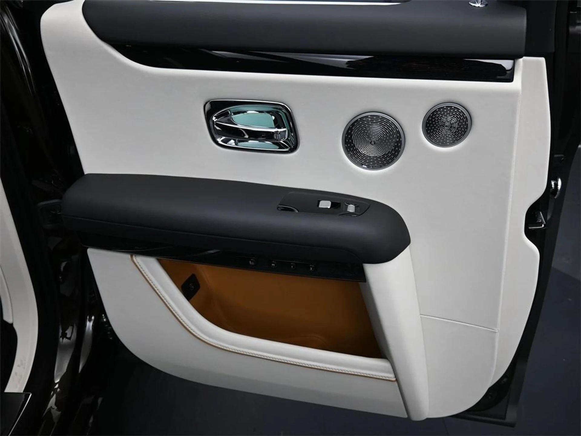 mph018_481783108_c_OL_6_S_Nkzl_Km_NG_My203_Yd_V1_Sb_ZU_b3029df70d