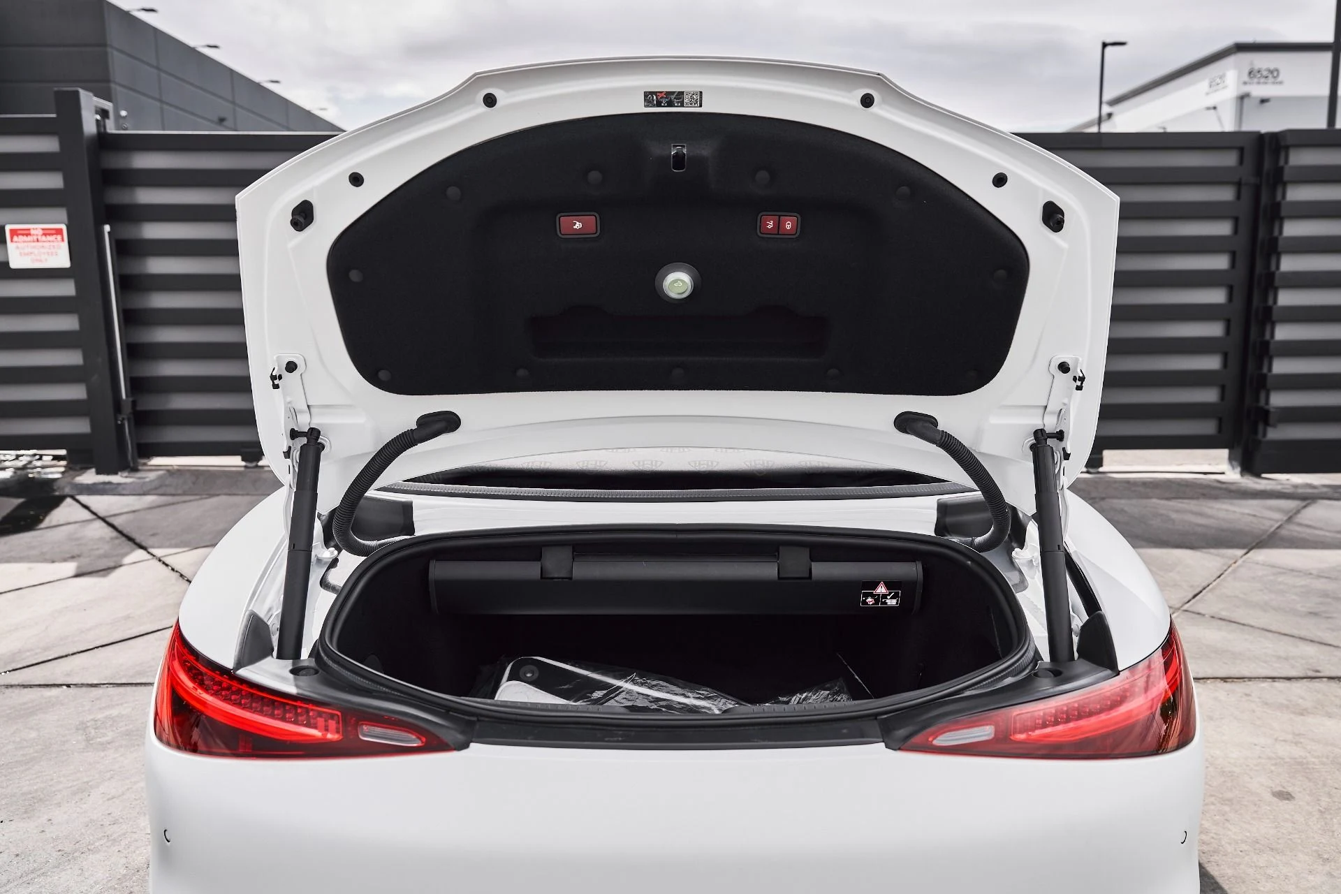 mph018_481991750_Used_2026_Mercedes_Benz_SL_Class_Maybach_SL_680_1777159923_1dcf4346fd