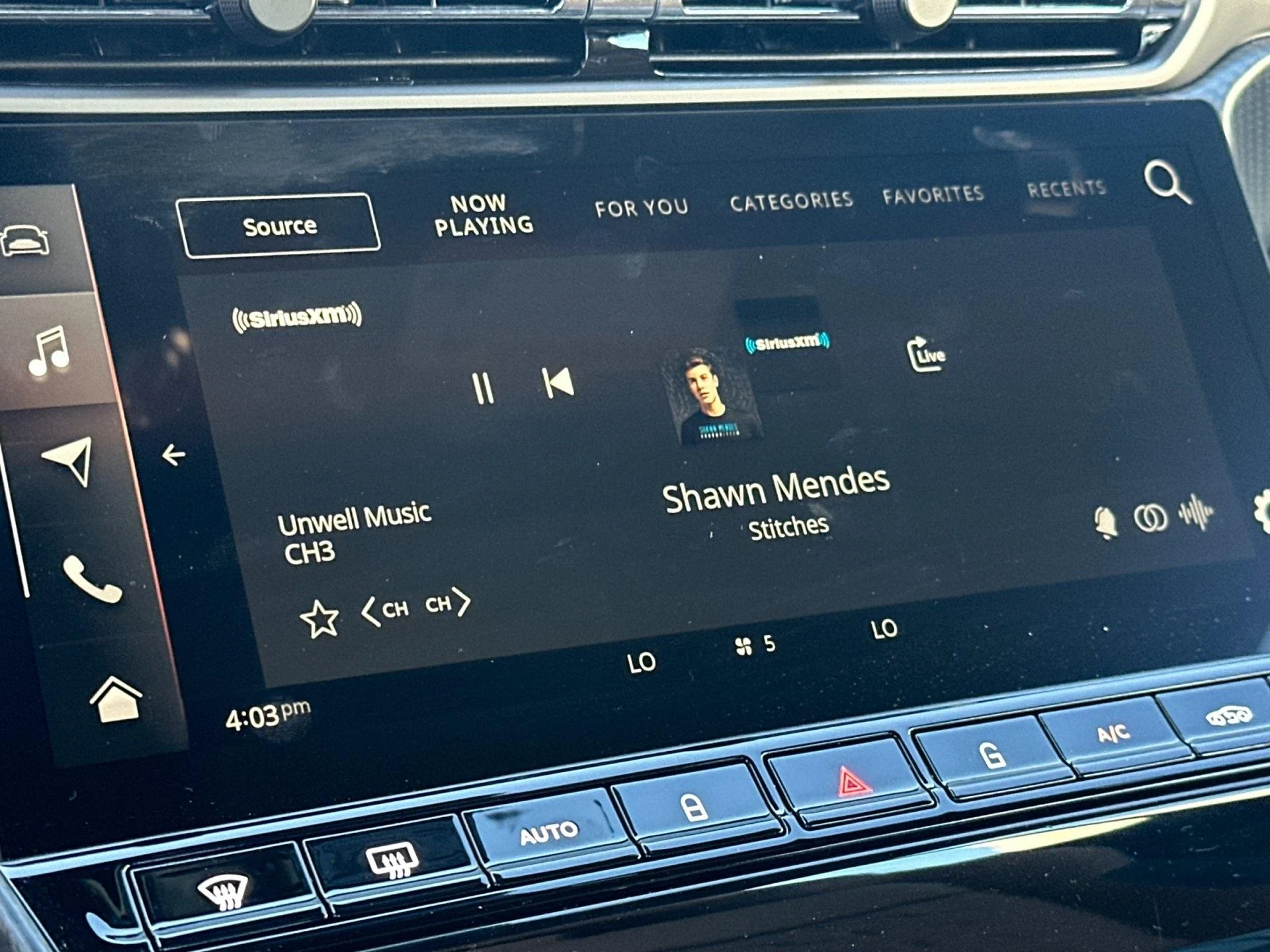 mph018_483556807_New_2025_Aston_Martin_Vanquish_Coupe_1758724530_59fb6b8d45