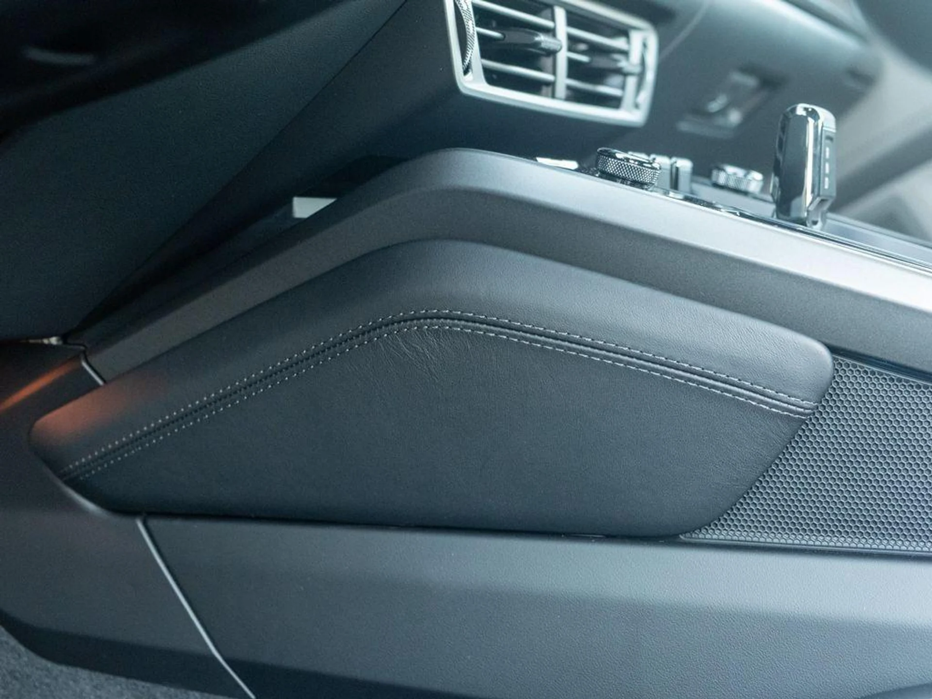 mph018_493326728_j_gm_BRV_Sxg_Hjy0ey_Mz_N8t_EINE_3c30f61a1a