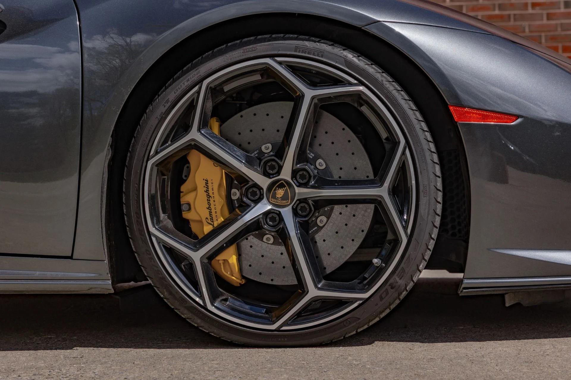 mph018_504126102_Used_2020_Lamborghini_Huracan_EVO_Spyder_1777655683_f7ccf3f240