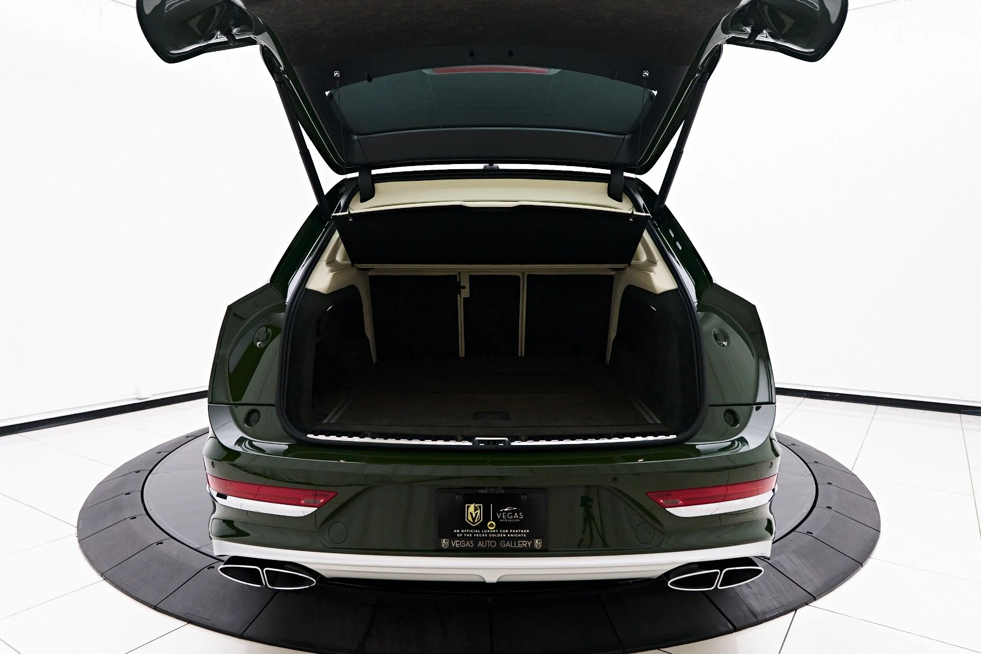 mph018_514432588_Used_2023_Bentley_Bentayga_EWB_1754782406_970915032f