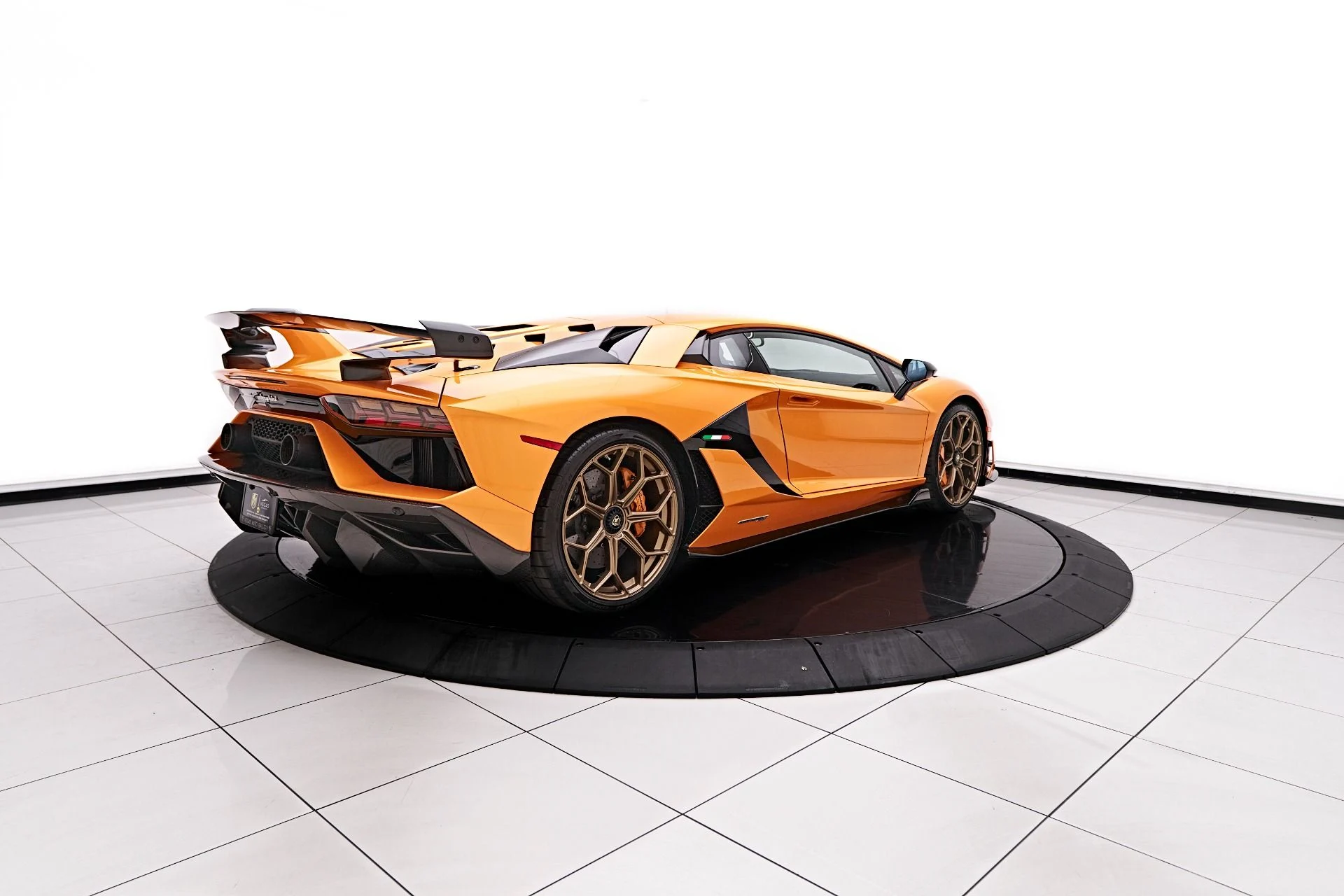 mph018_52089446_Used_2021_Lamborghini_Aventador_SVJ_Base_1755224573_eeb4d65a5f