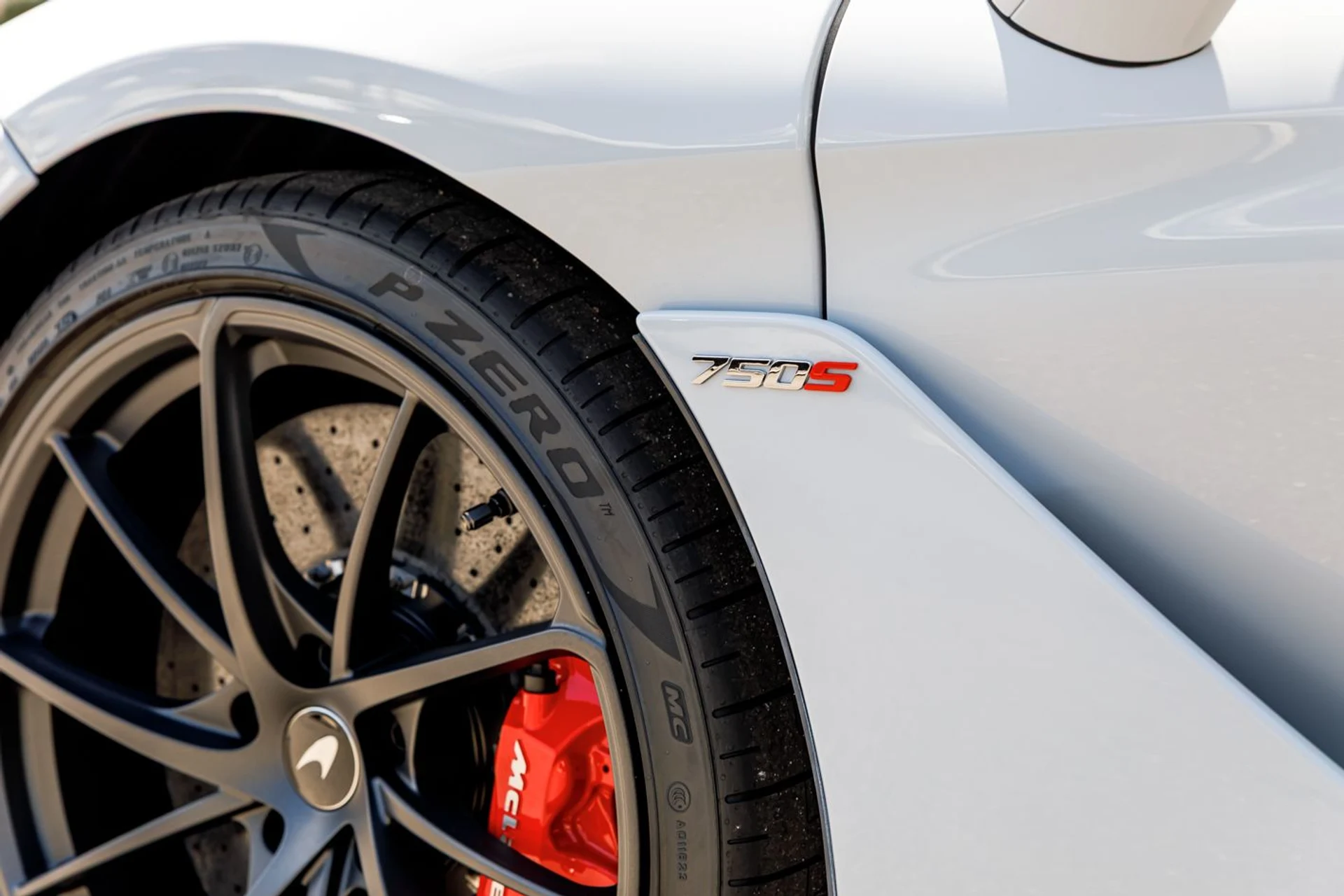 mph018_523506041_585_p19_l_4ccc4086c2