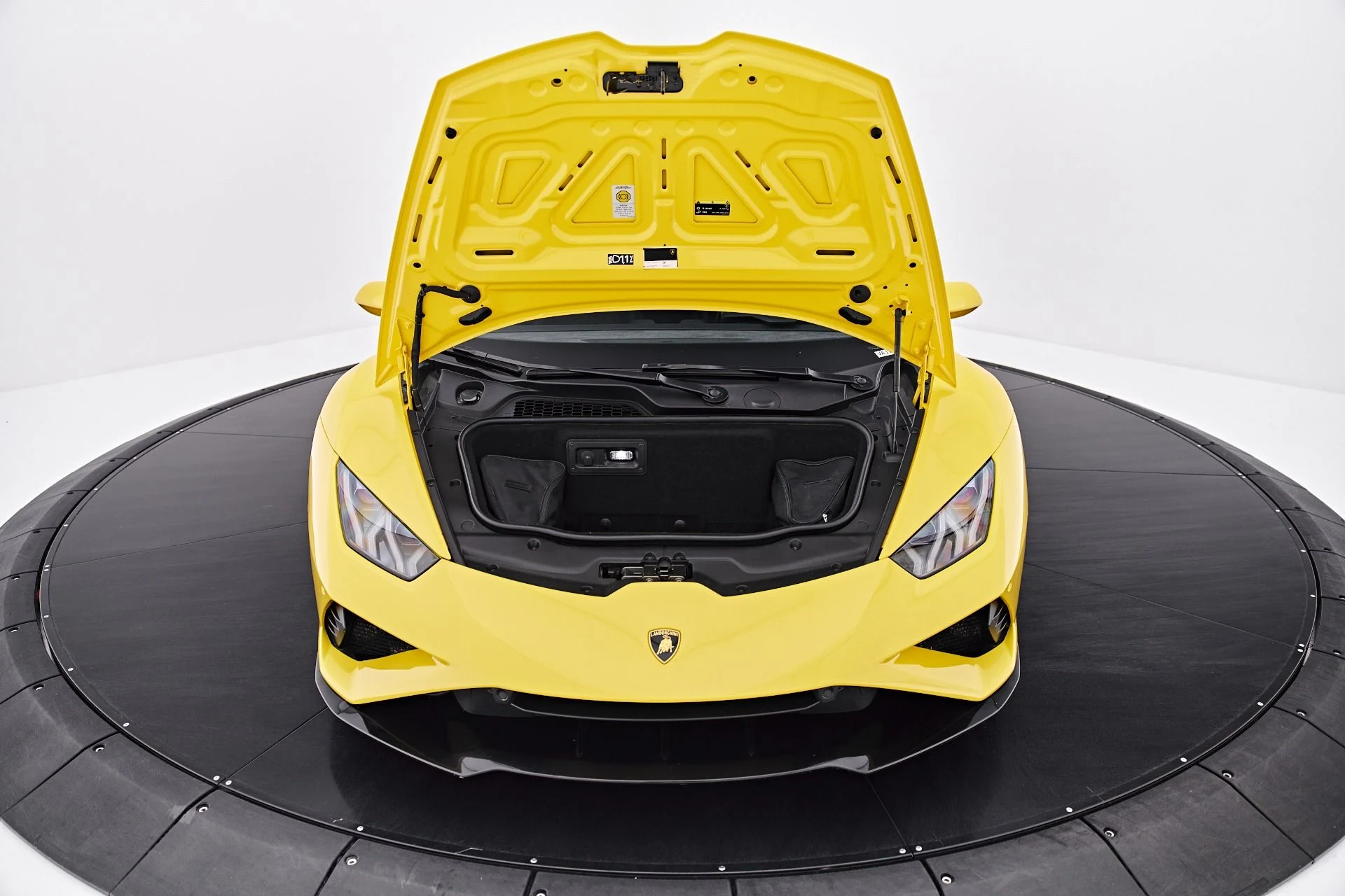 mph018_536570325_Used_2022_Lamborghini_Huracan_EVO_Base_1787357810_1e0f13ee11