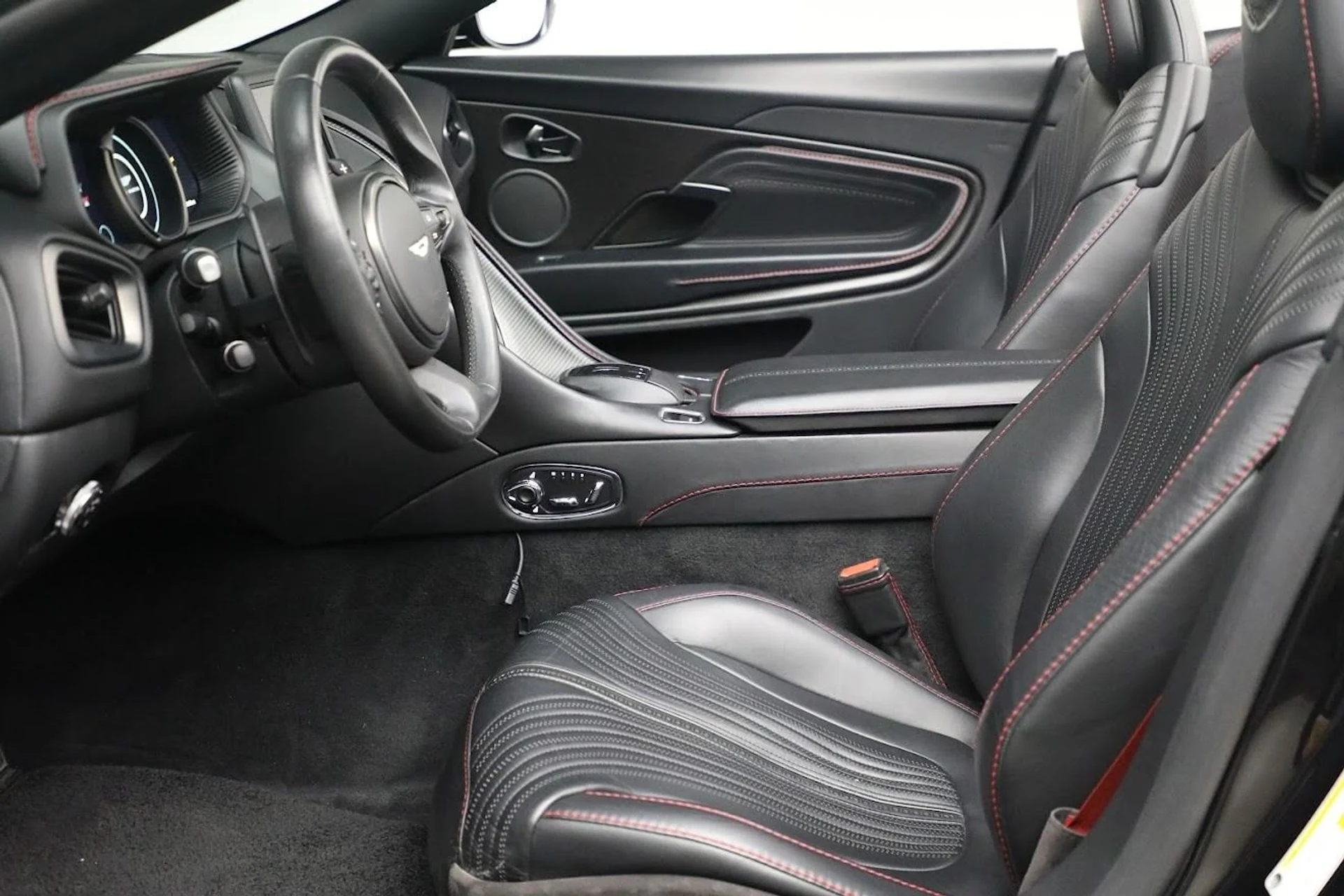 mph018_538804372_Used_2019_Aston_Martin_DB_11_Volante_6596930e85